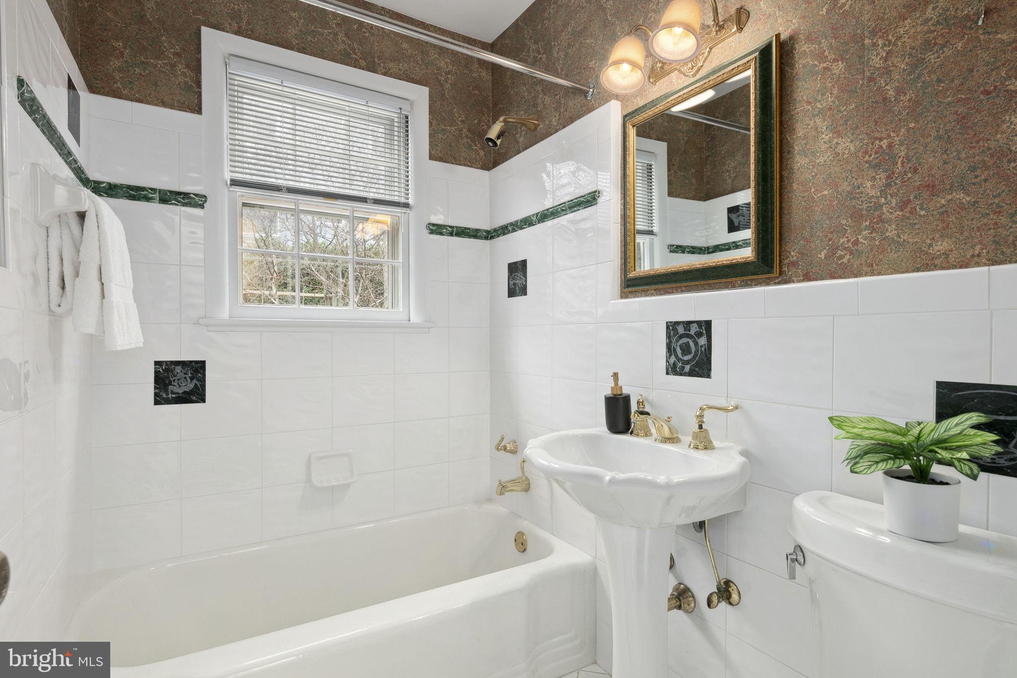 WOODLAND ACRES - Residential