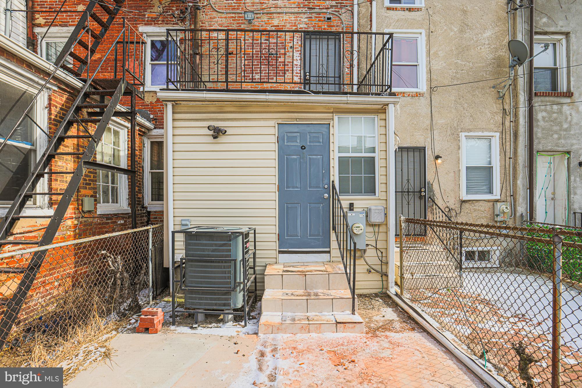 HOLLINS MARKET - Residential