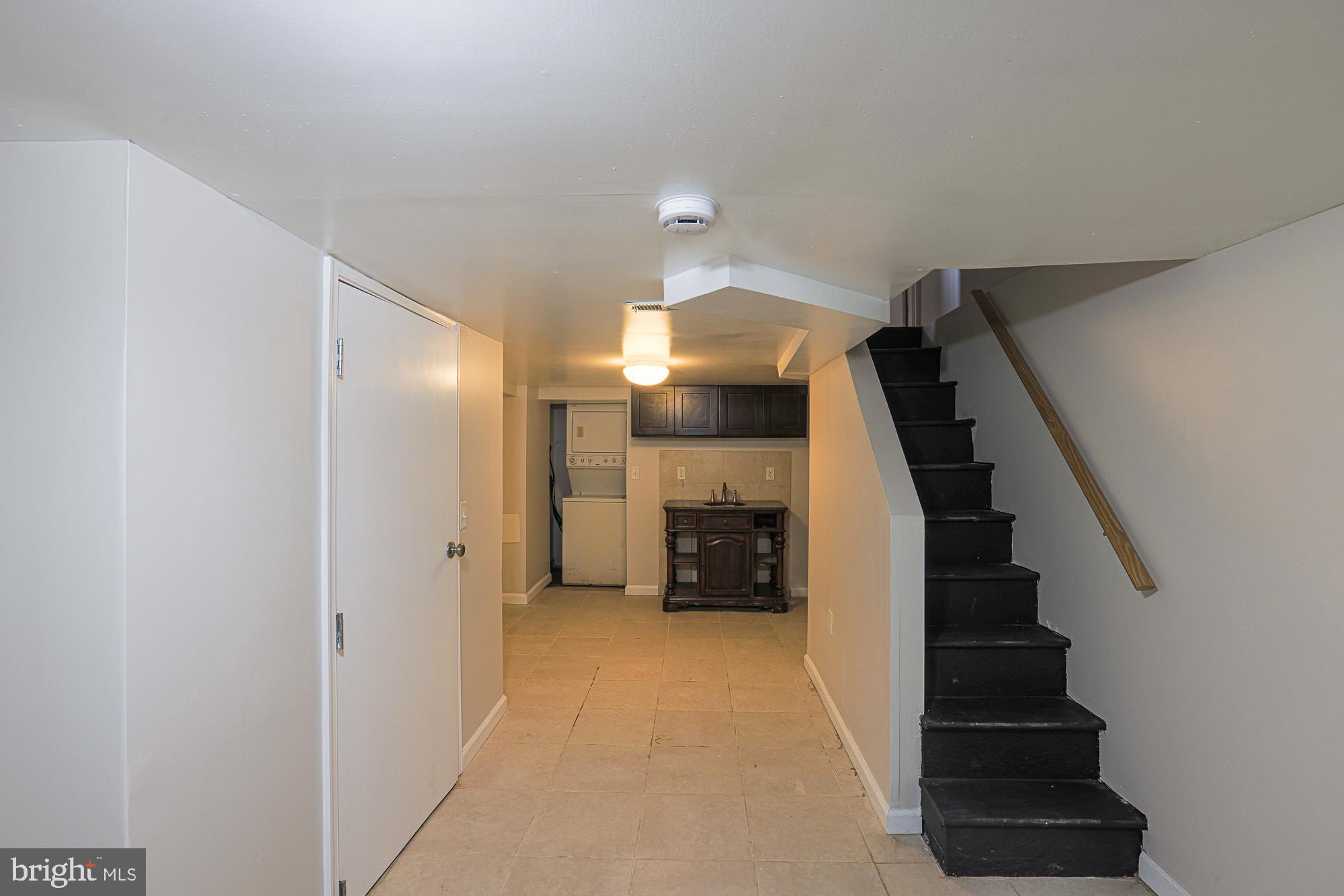 HOLLINS MARKET - Residential