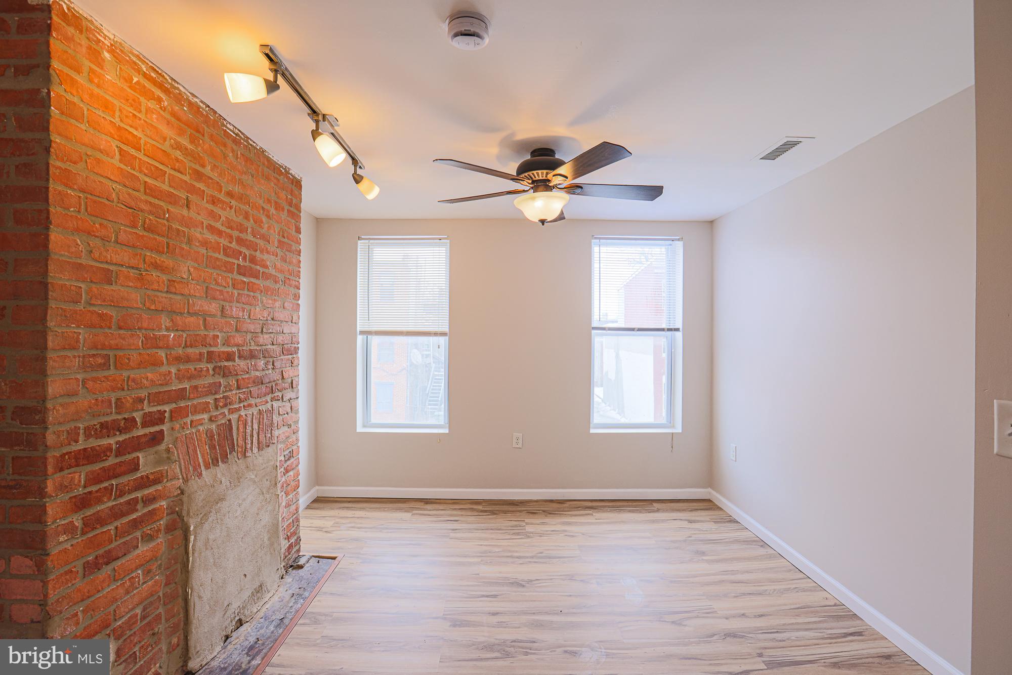 HOLLINS MARKET - Residential