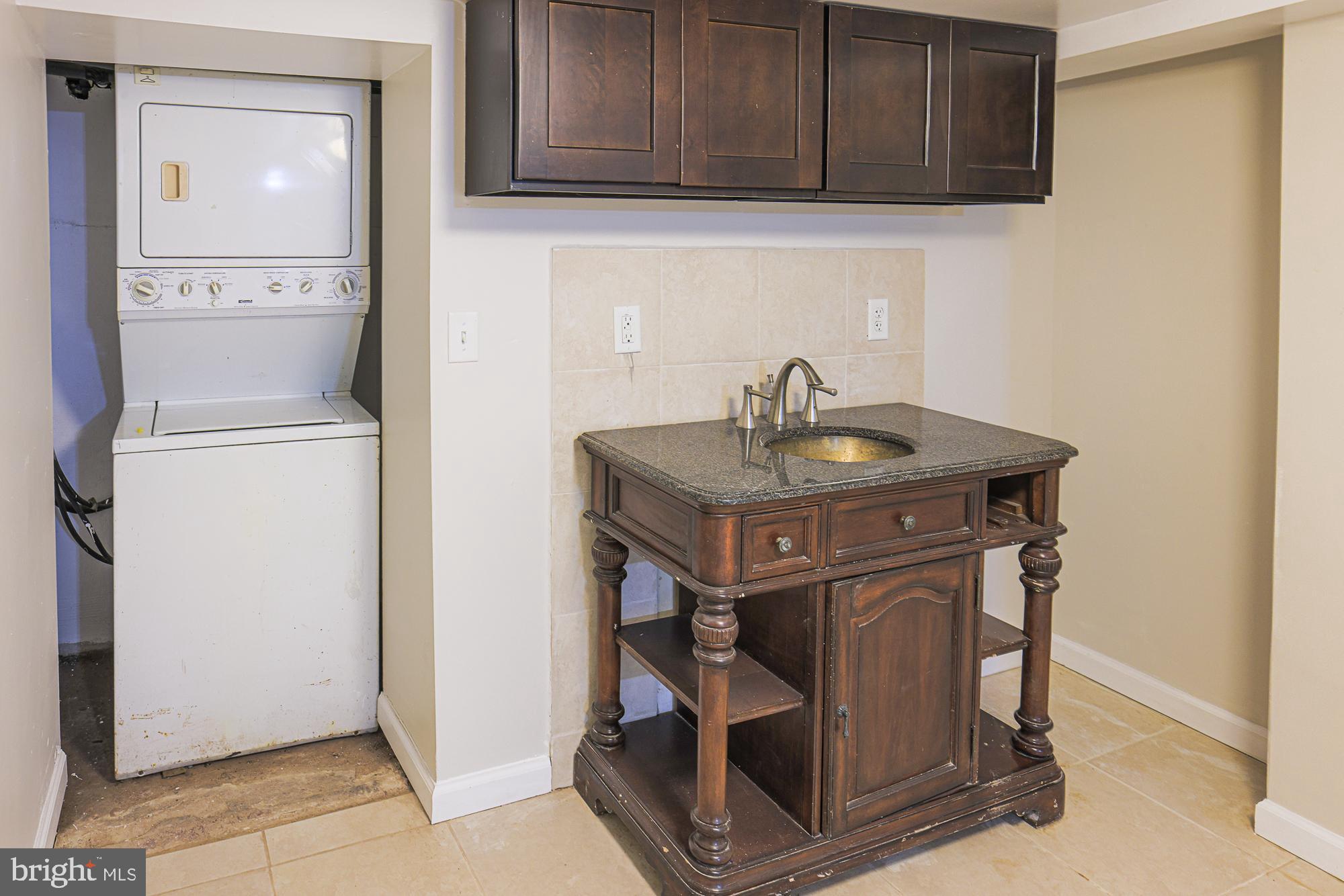 HOLLINS MARKET - Residential