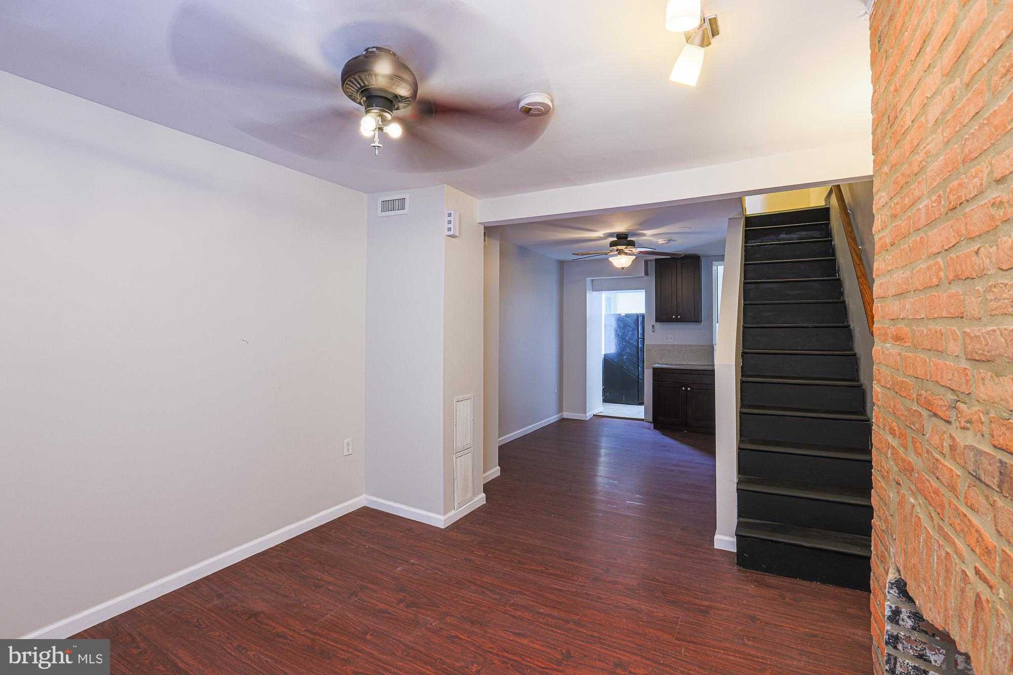 HOLLINS MARKET - Residential