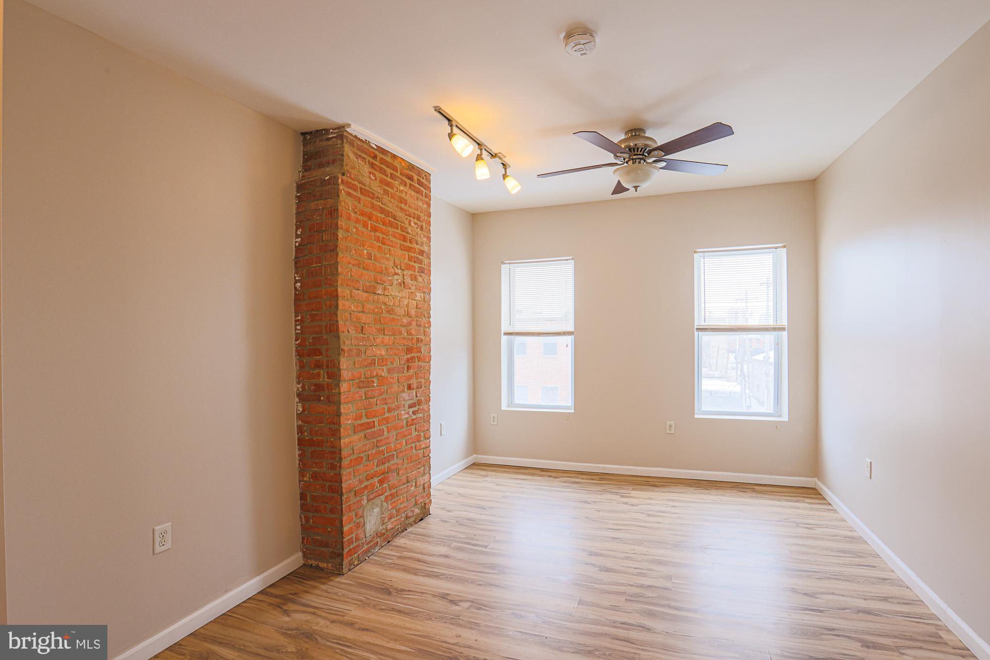 HOLLINS MARKET - Residential