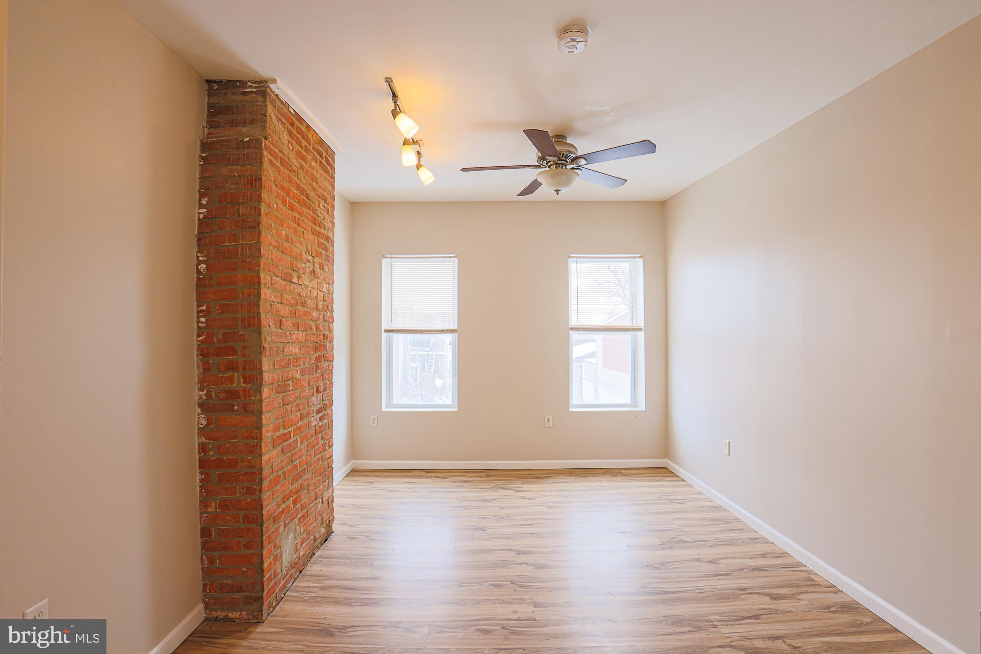 HOLLINS MARKET - Residential