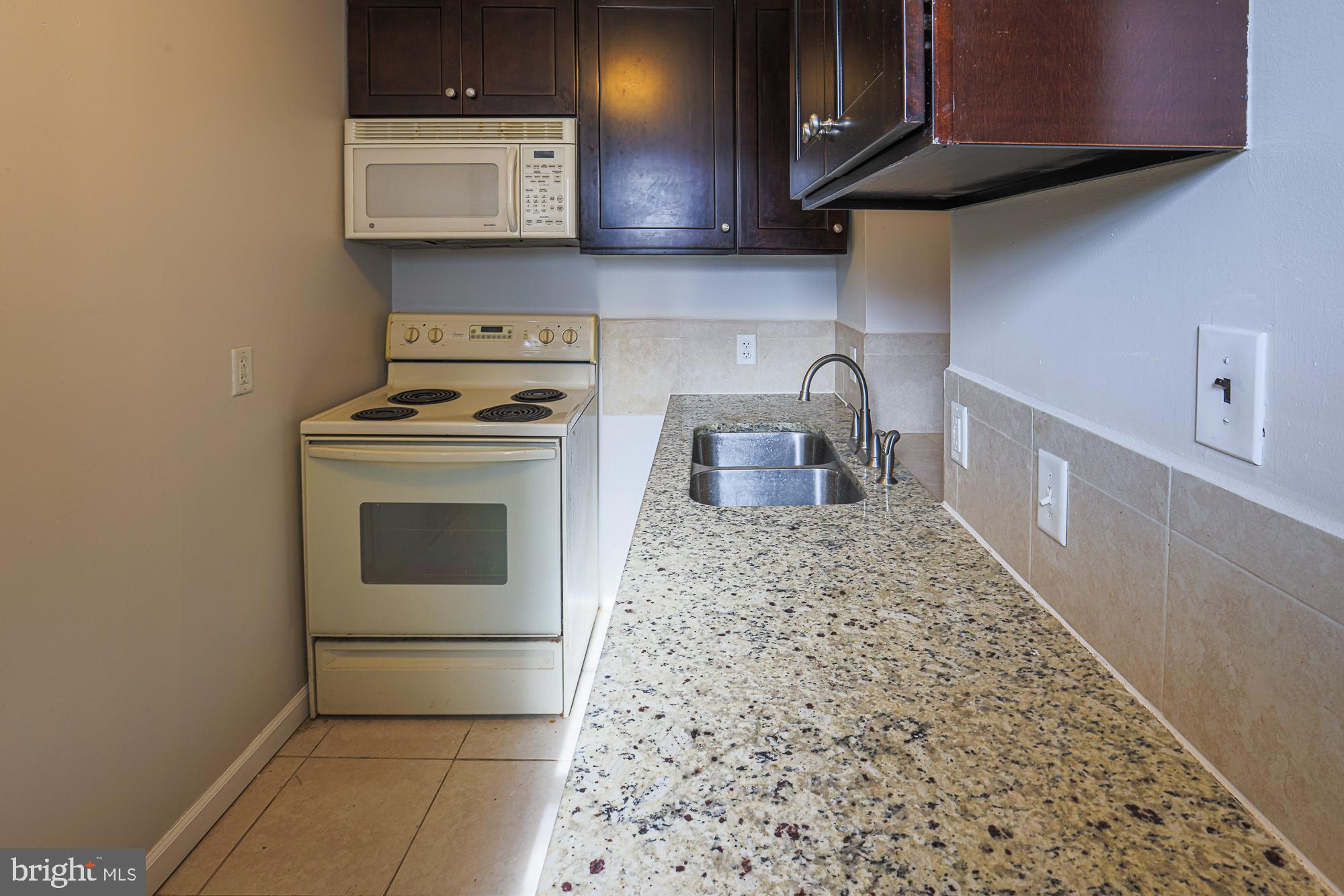 HOLLINS MARKET - Residential