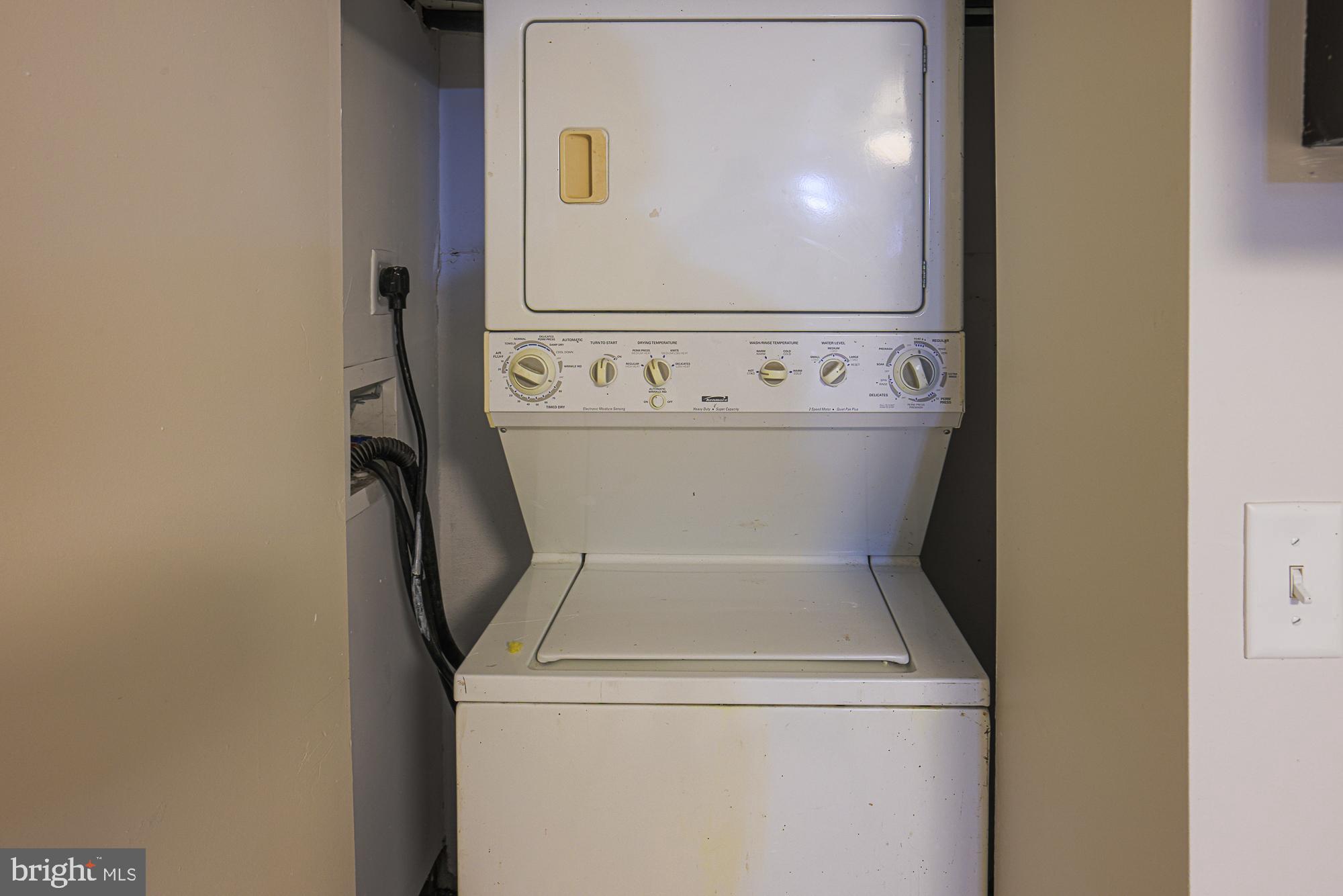 HOLLINS MARKET - Residential