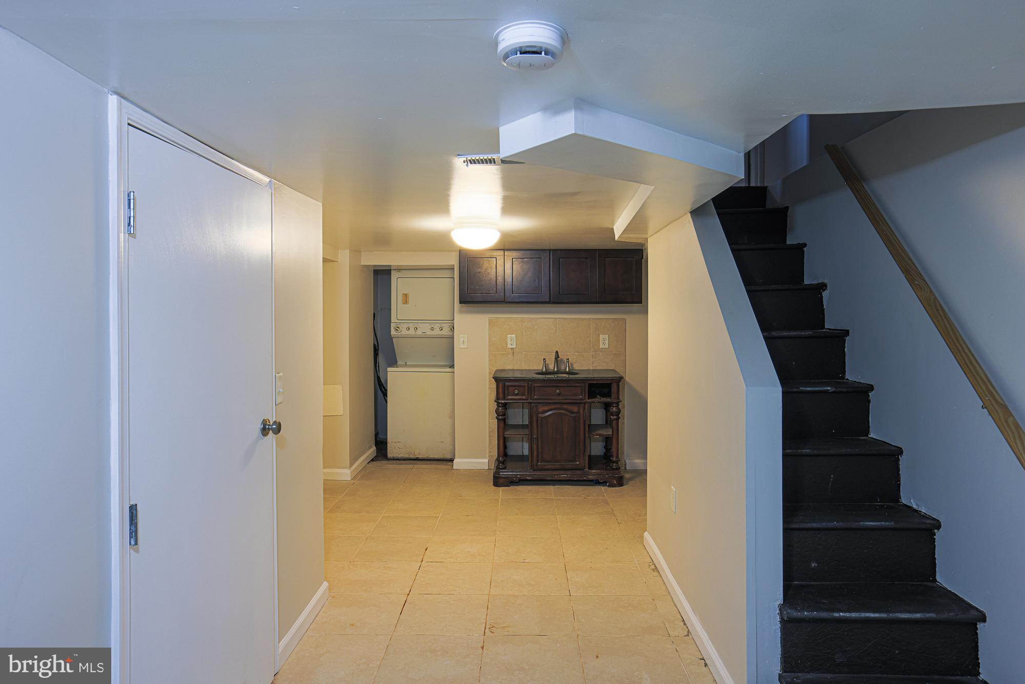 HOLLINS MARKET - Residential