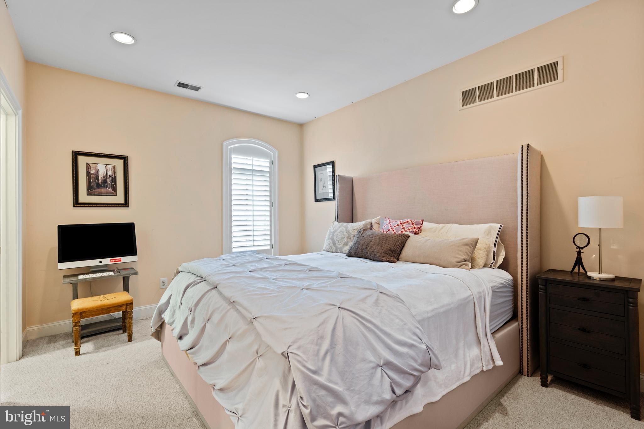 GLADWYNE - Residential