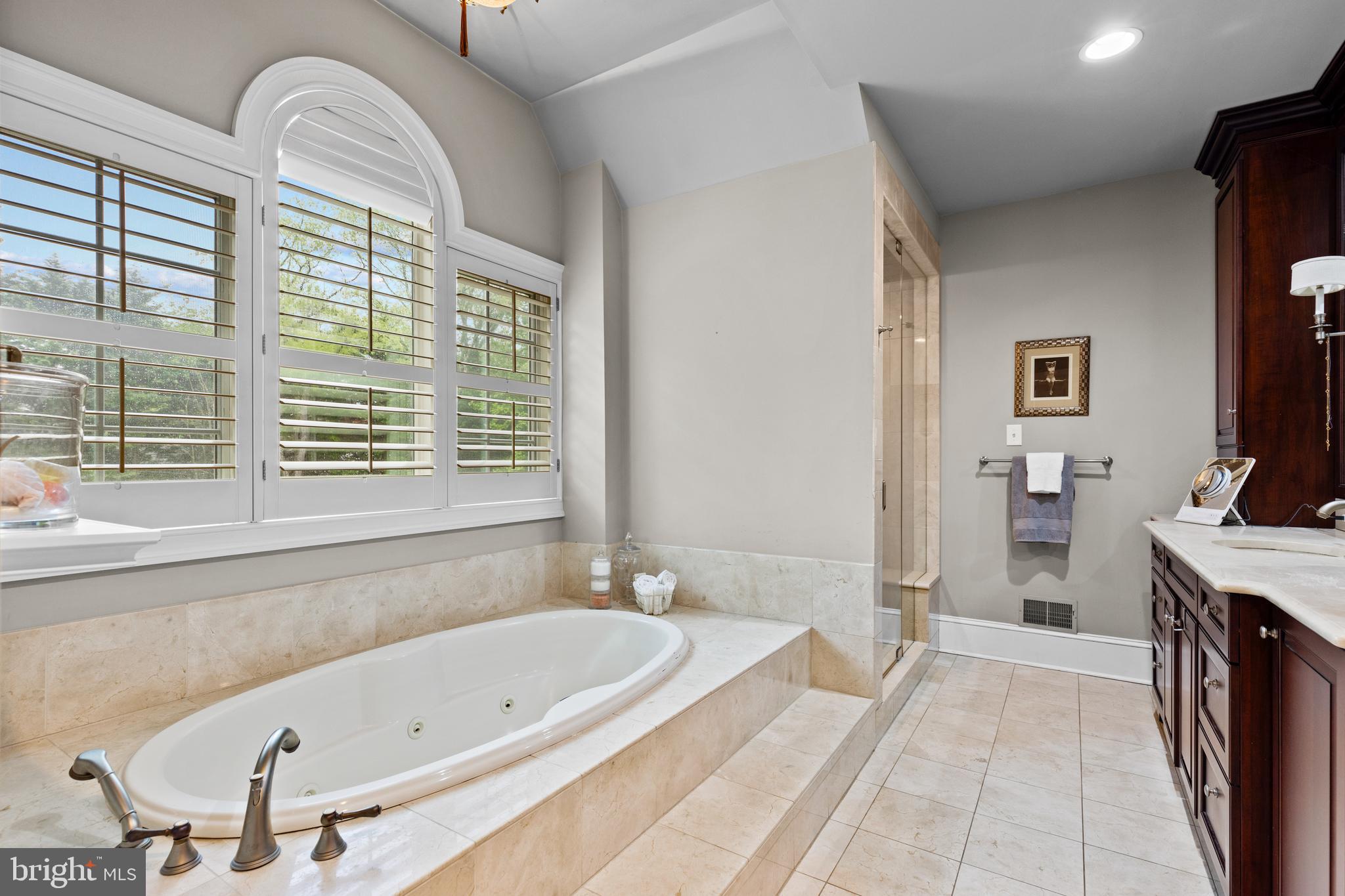 GLADWYNE - Residential