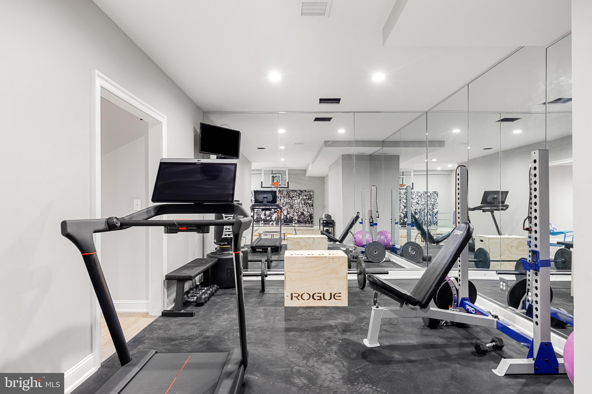 GLADWYNE - Residential