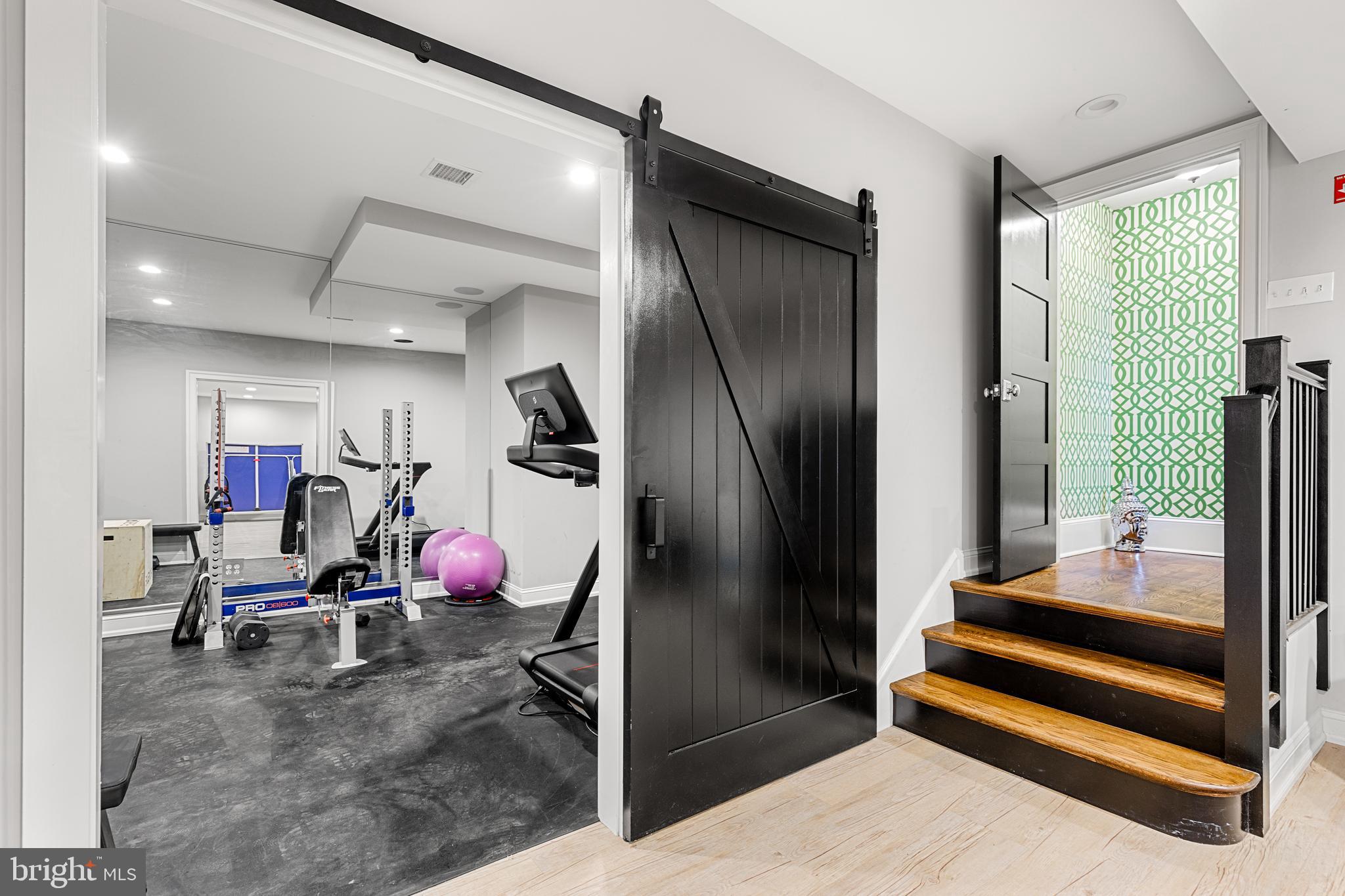 GLADWYNE - Residential