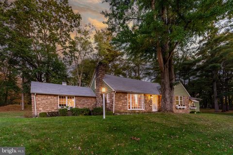 121 KILTIE DRIVE NEW HOPE PA 18938