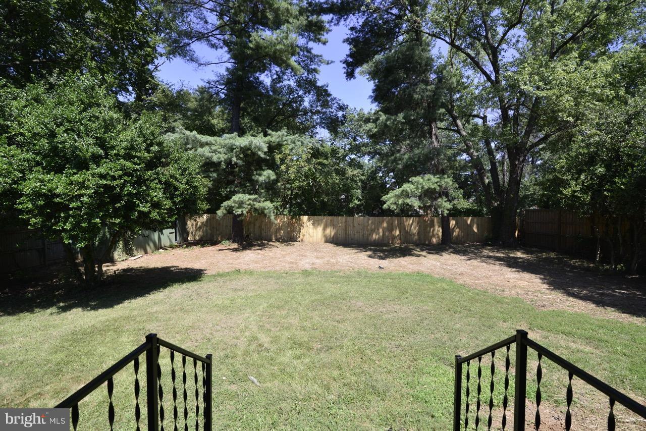 BROYHILLS MCLEAN ESTATES - Residential Lease