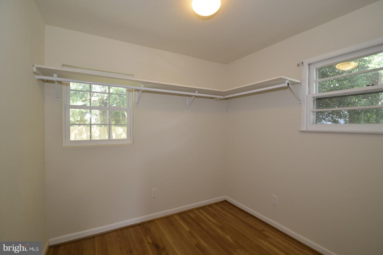 BROYHILLS MCLEAN ESTATES - Residential Lease