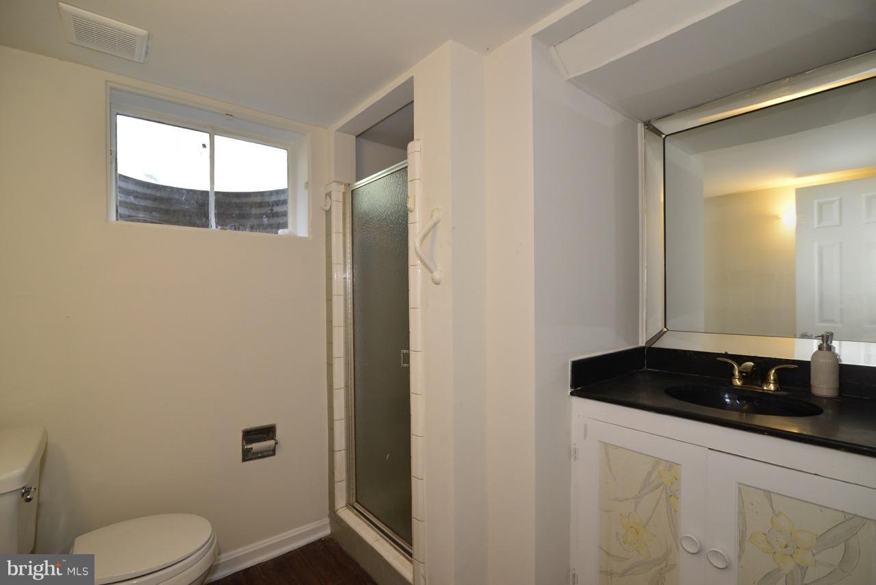 BROYHILLS MCLEAN ESTATES - Residential Lease