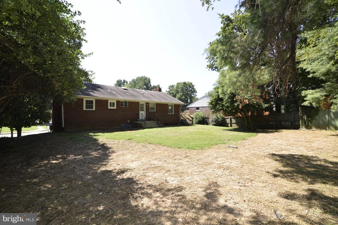 BROYHILLS MCLEAN ESTATES - Residential Lease