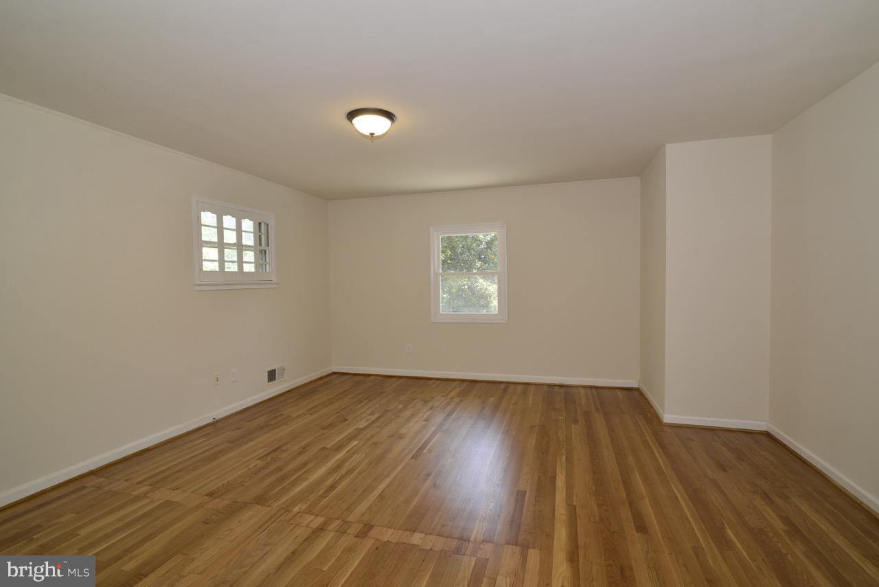 BROYHILLS MCLEAN ESTATES - Residential Lease