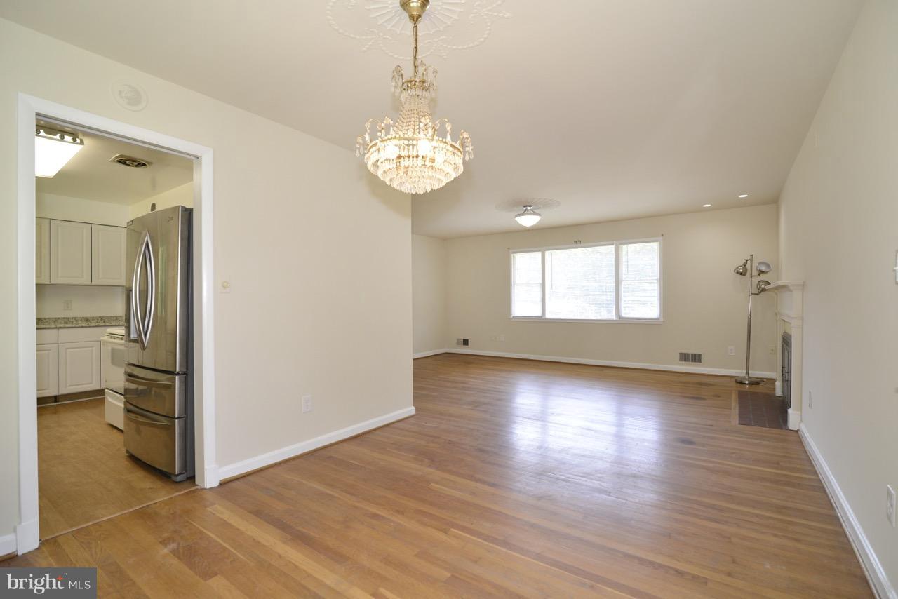 BROYHILLS MCLEAN ESTATES - Residential Lease