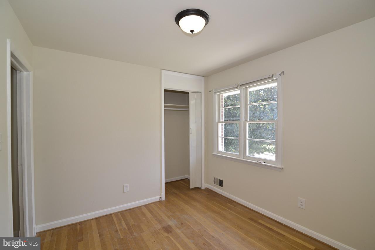 BROYHILLS MCLEAN ESTATES - Residential Lease