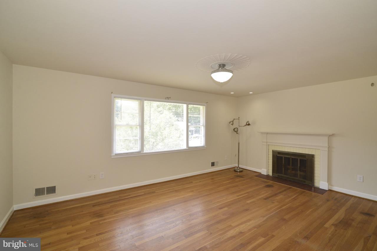 BROYHILLS MCLEAN ESTATES - Residential Lease