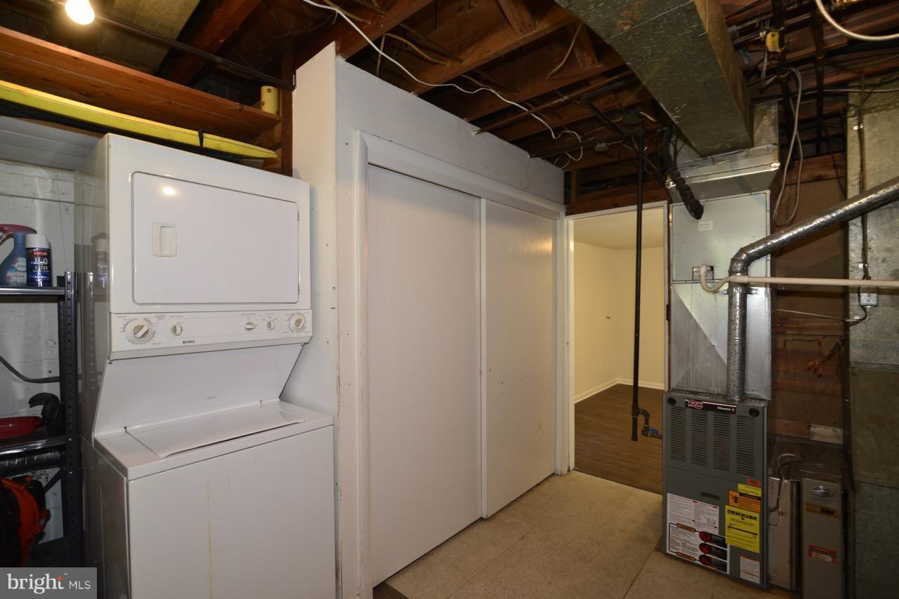 BROYHILLS MCLEAN ESTATES - Residential Lease