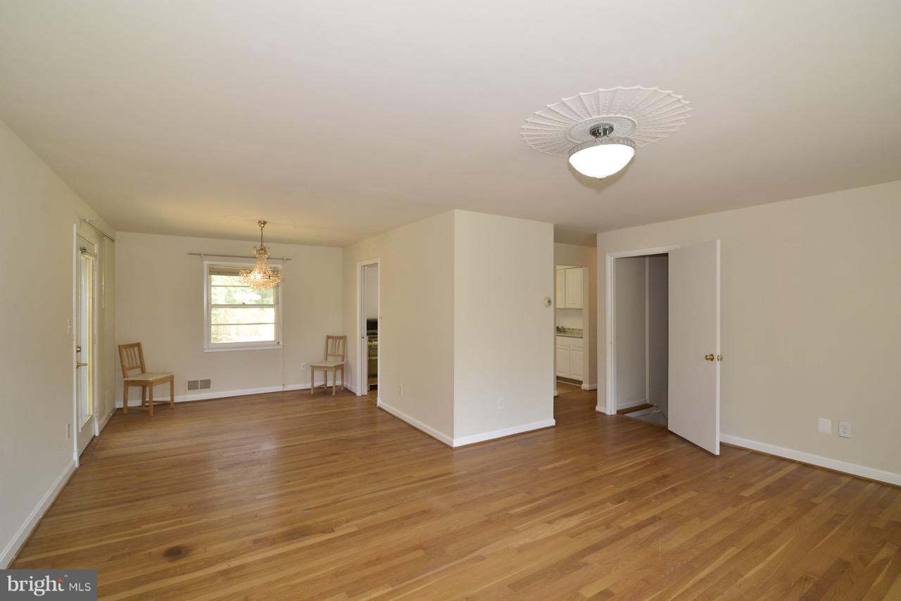 BROYHILLS MCLEAN ESTATES - Residential Lease