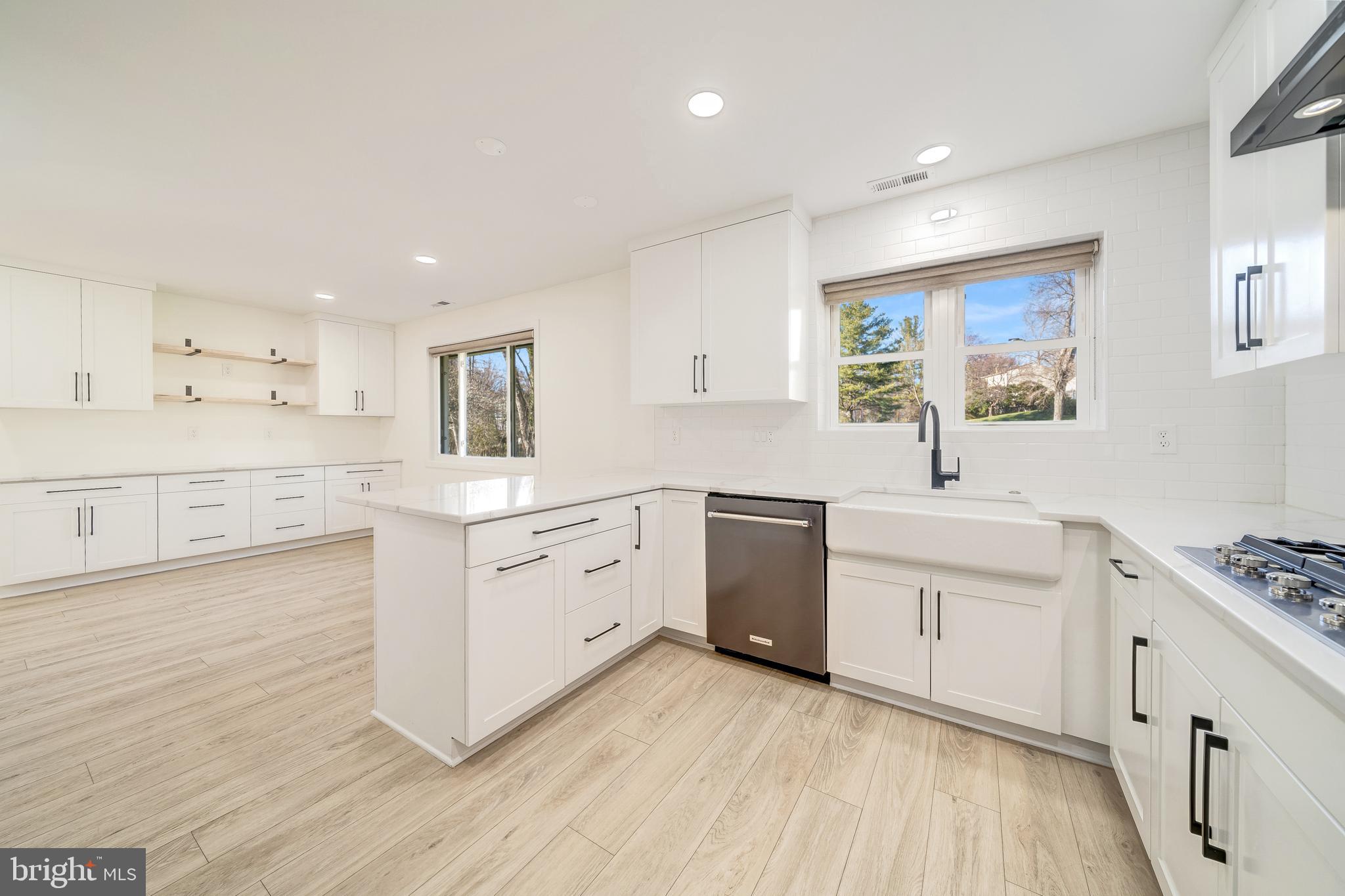 RIDGE MANOR - Residential