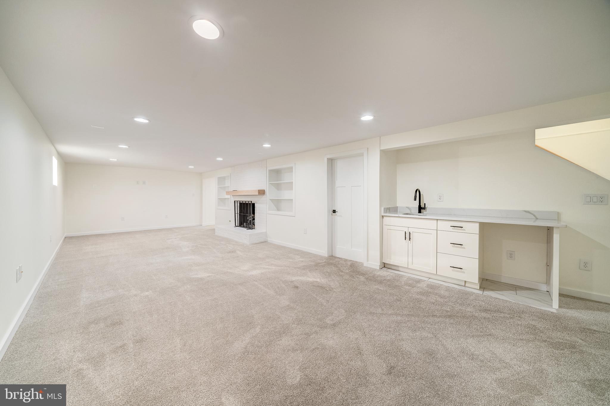 RIDGE MANOR - Residential