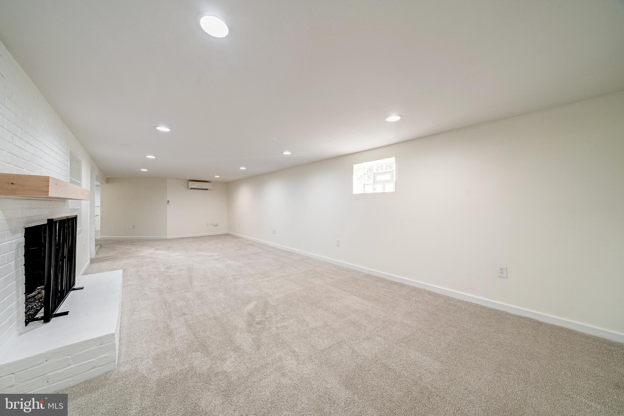 RIDGE MANOR - Residential