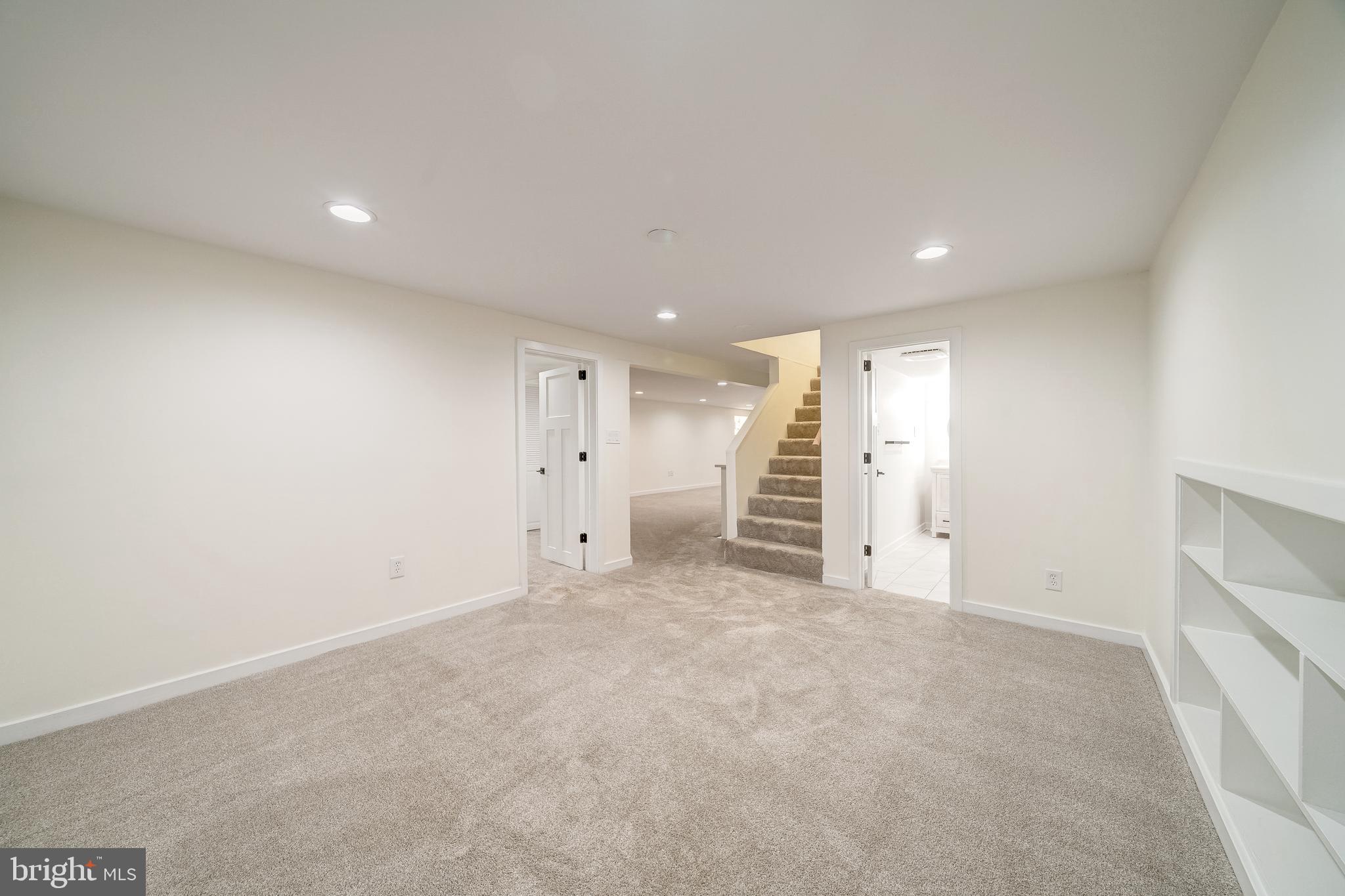 RIDGE MANOR - Residential