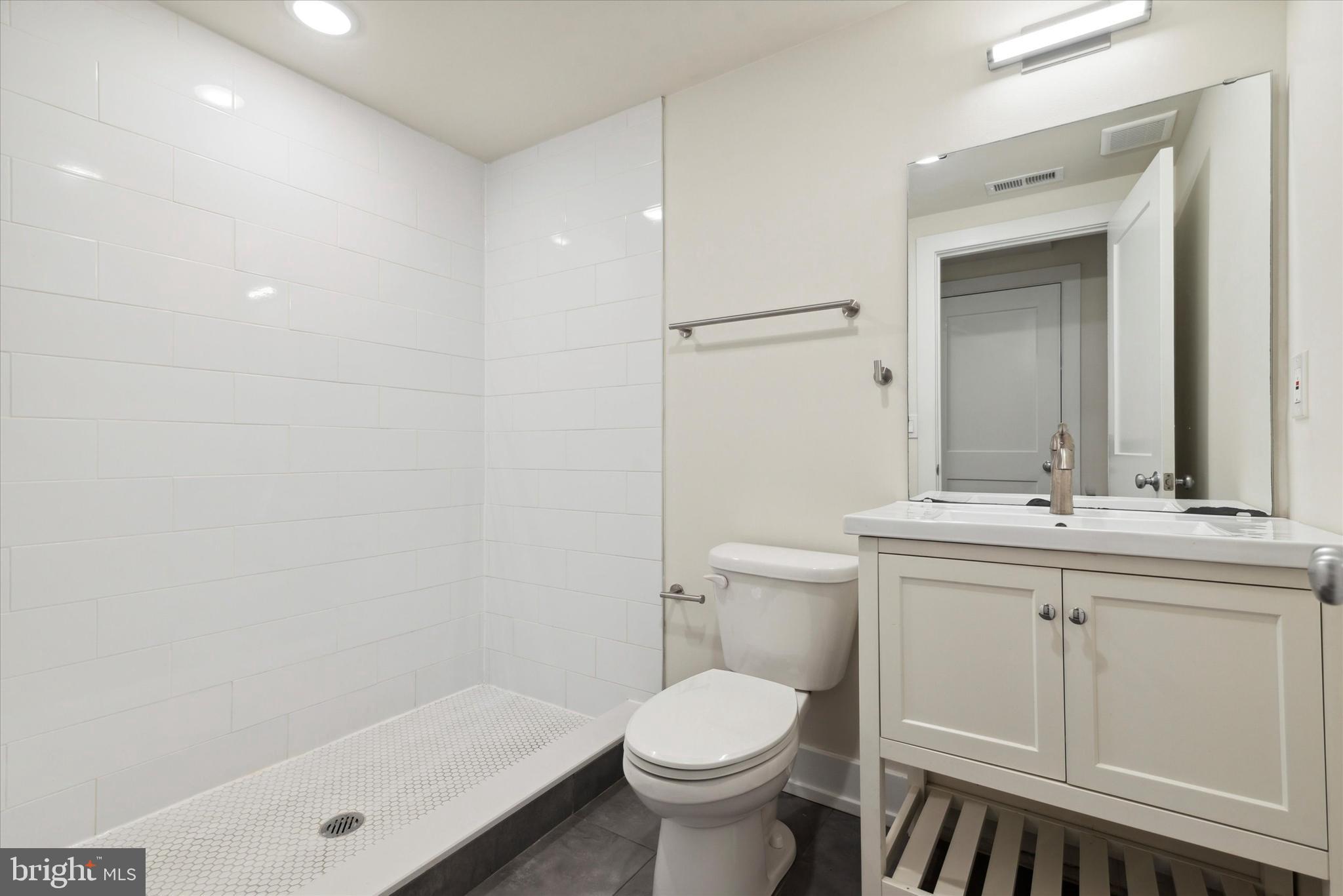 PHILADELPHIA (NORTHWEST) - Residential Lease