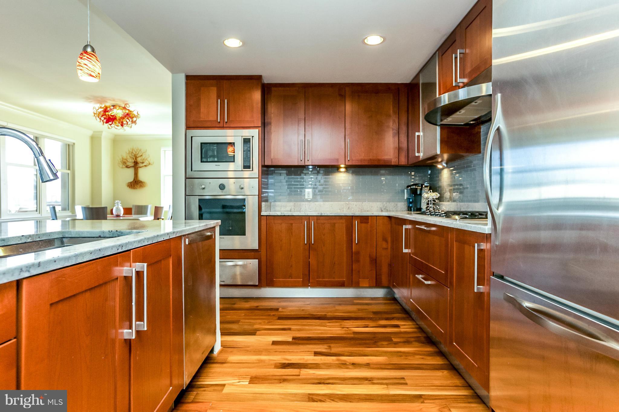 THE RITZ-CARLTON RESIDENCES - Residential