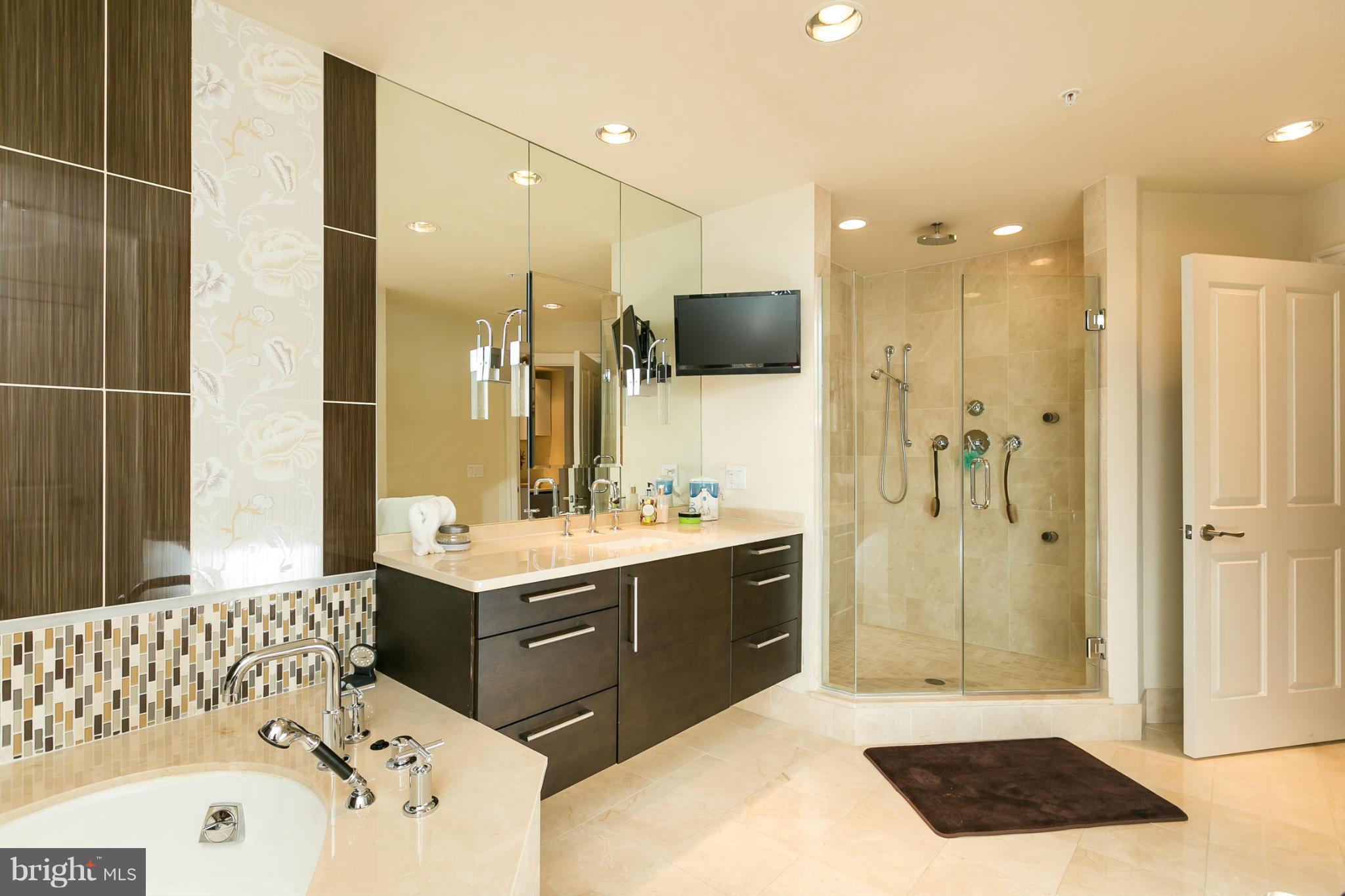 THE RITZ-CARLTON RESIDENCES - Residential