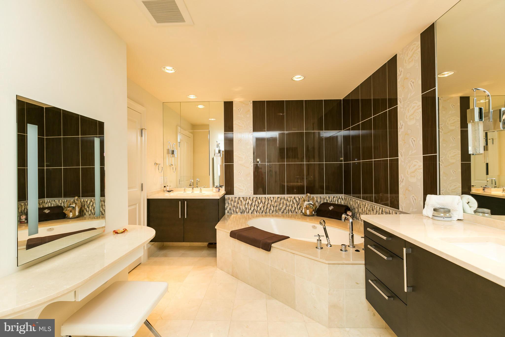 THE RITZ-CARLTON RESIDENCES - Residential