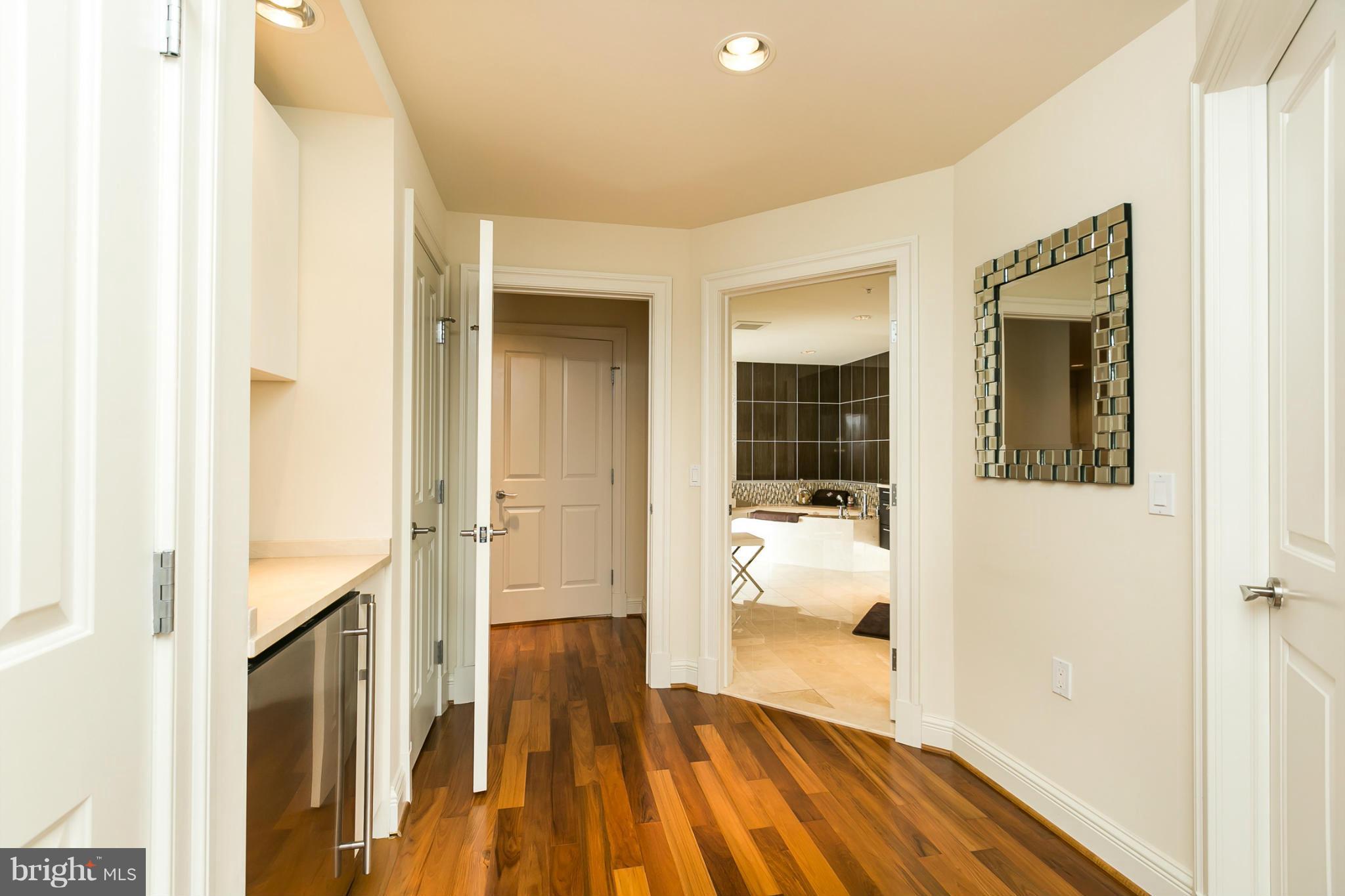 THE RITZ-CARLTON RESIDENCES - Residential