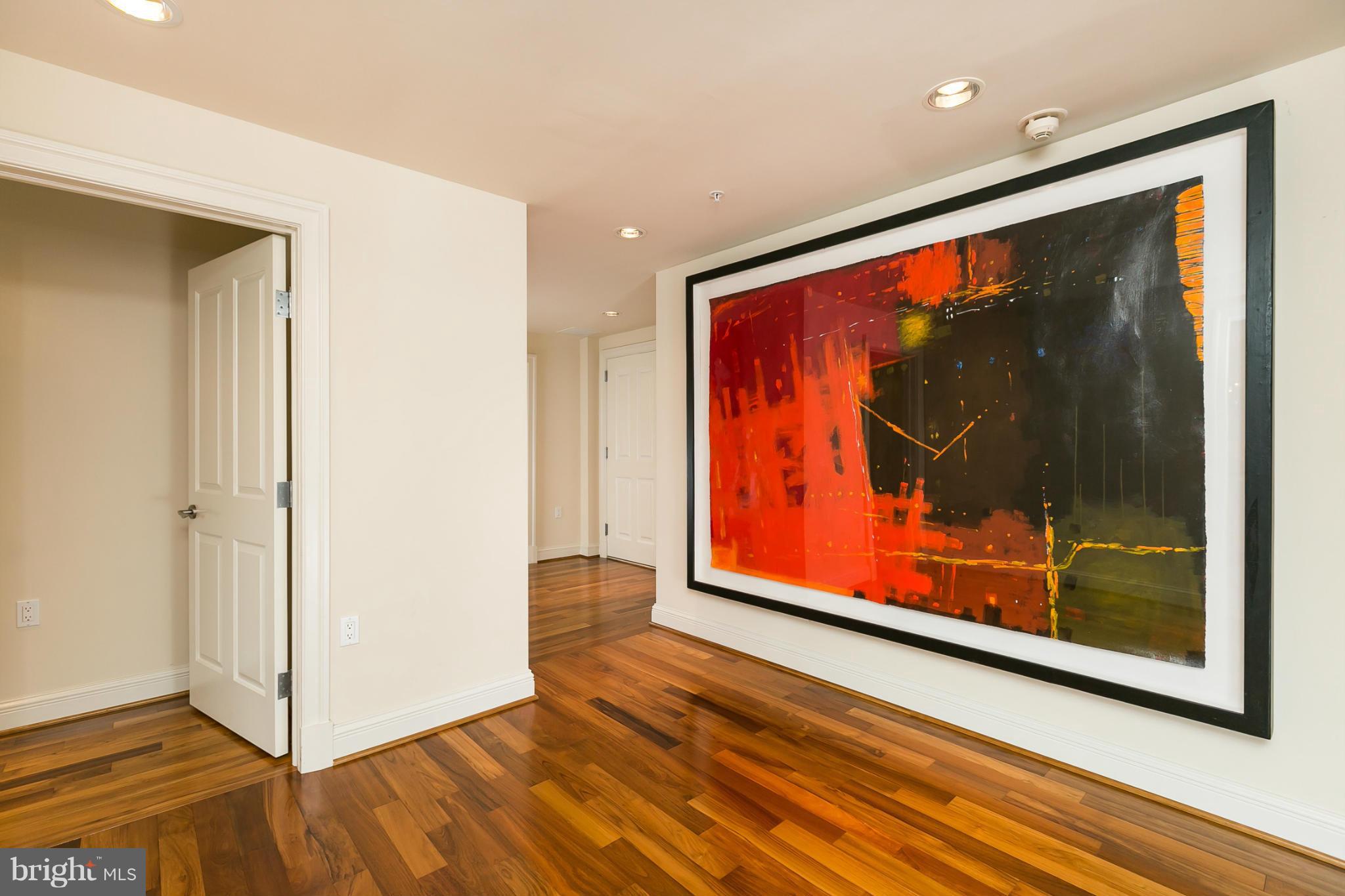 THE RITZ-CARLTON RESIDENCES - Residential