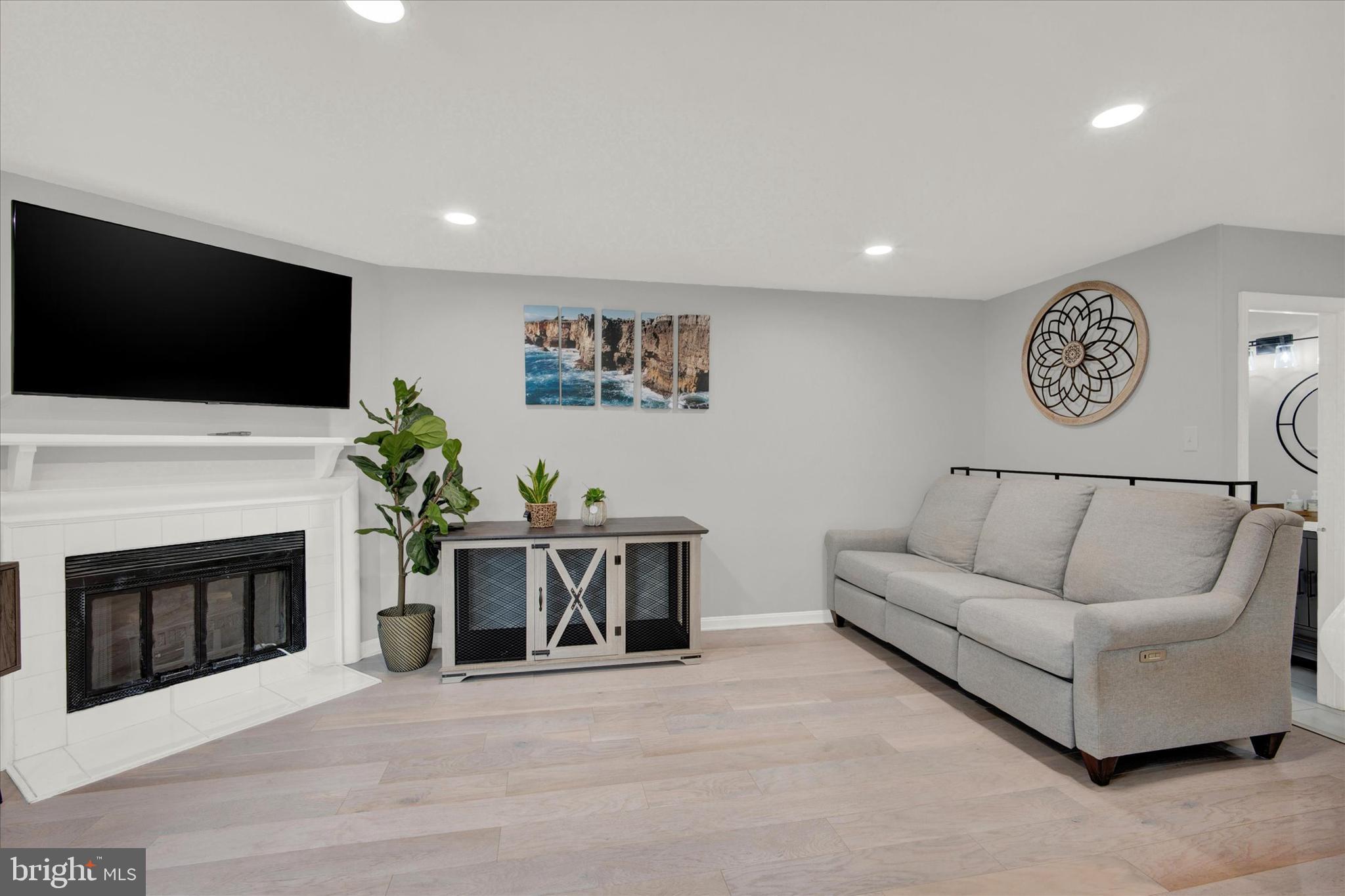 SUFFOLK PLACE - Residential