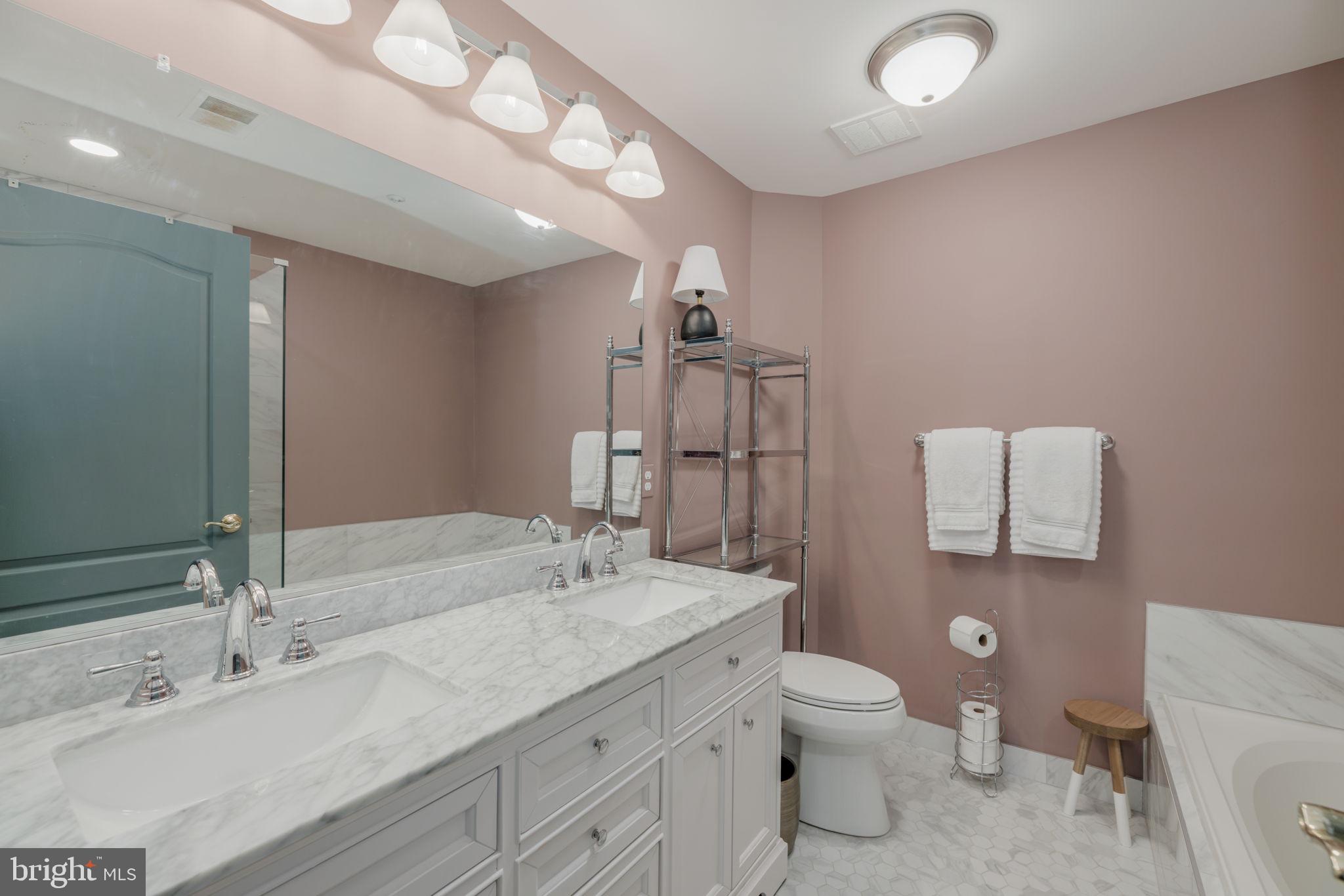 ISLAND CREEK - Residential Lease