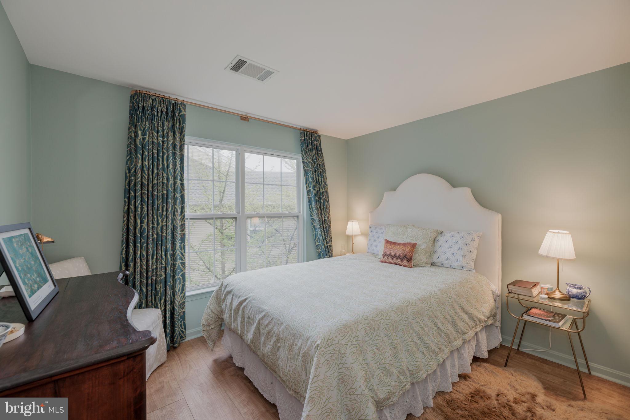 ISLAND CREEK - Residential Lease