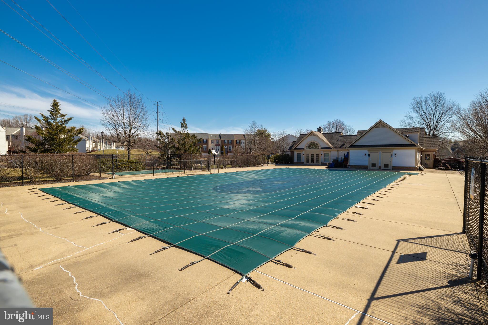 ISLAND CREEK - Residential Lease