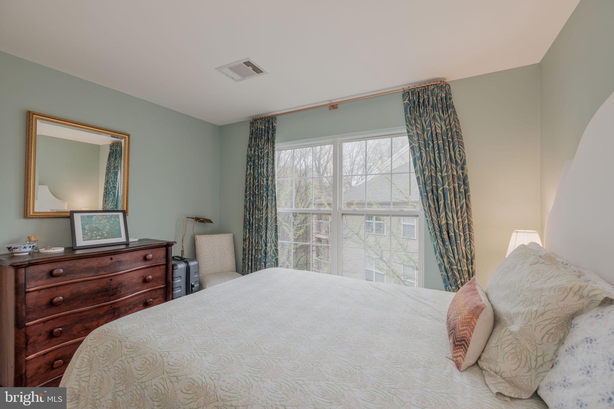 ISLAND CREEK - Residential Lease