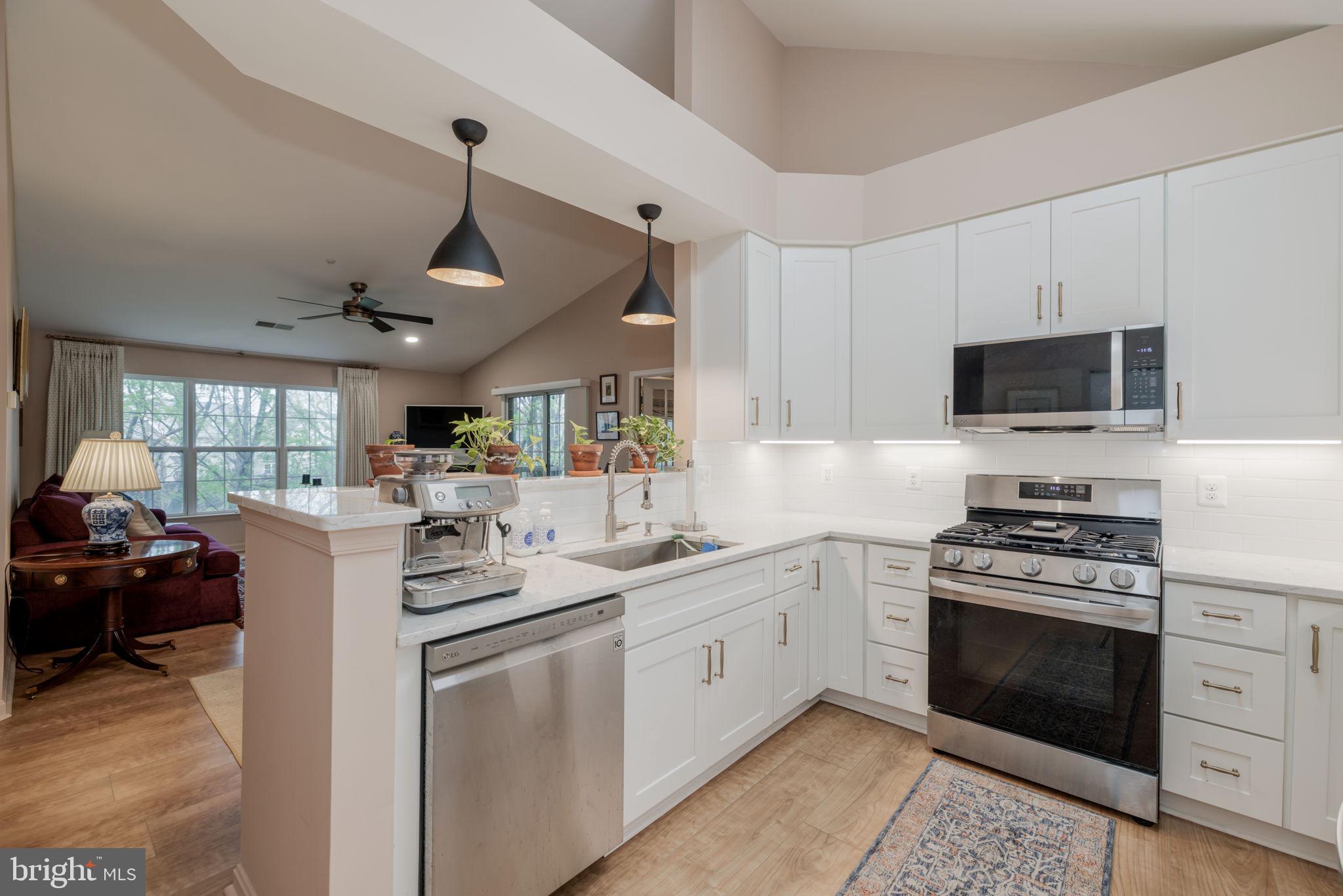 ISLAND CREEK - Residential Lease