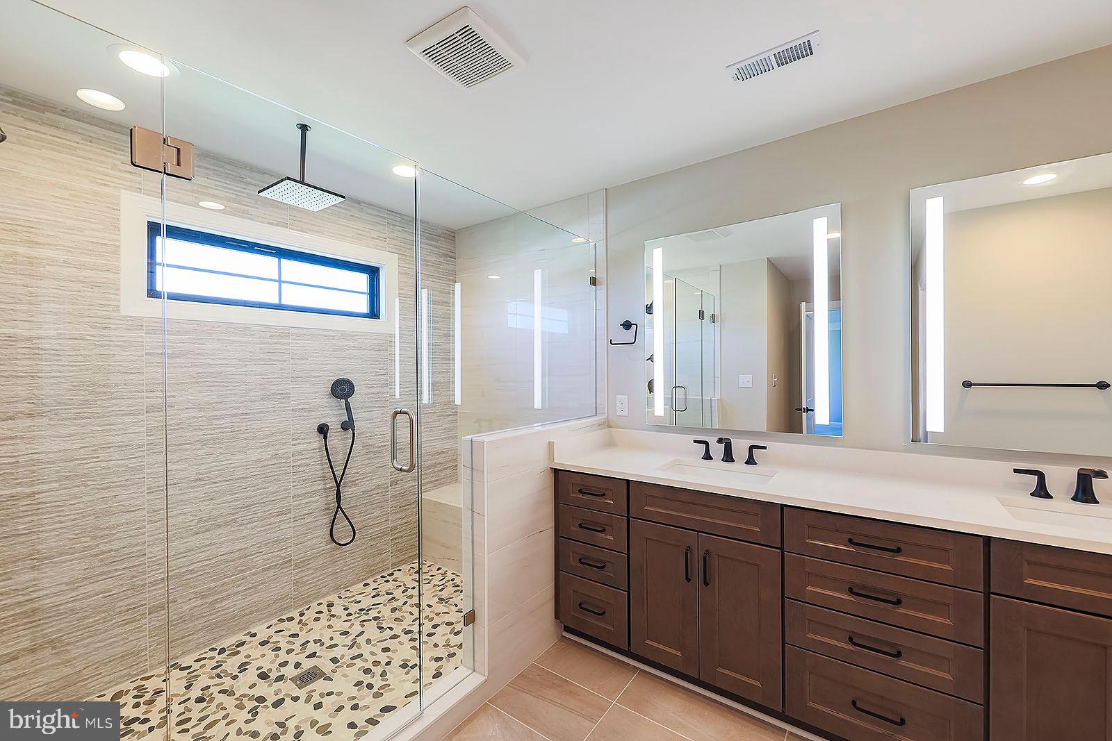 RAVEN POINTE - Residential