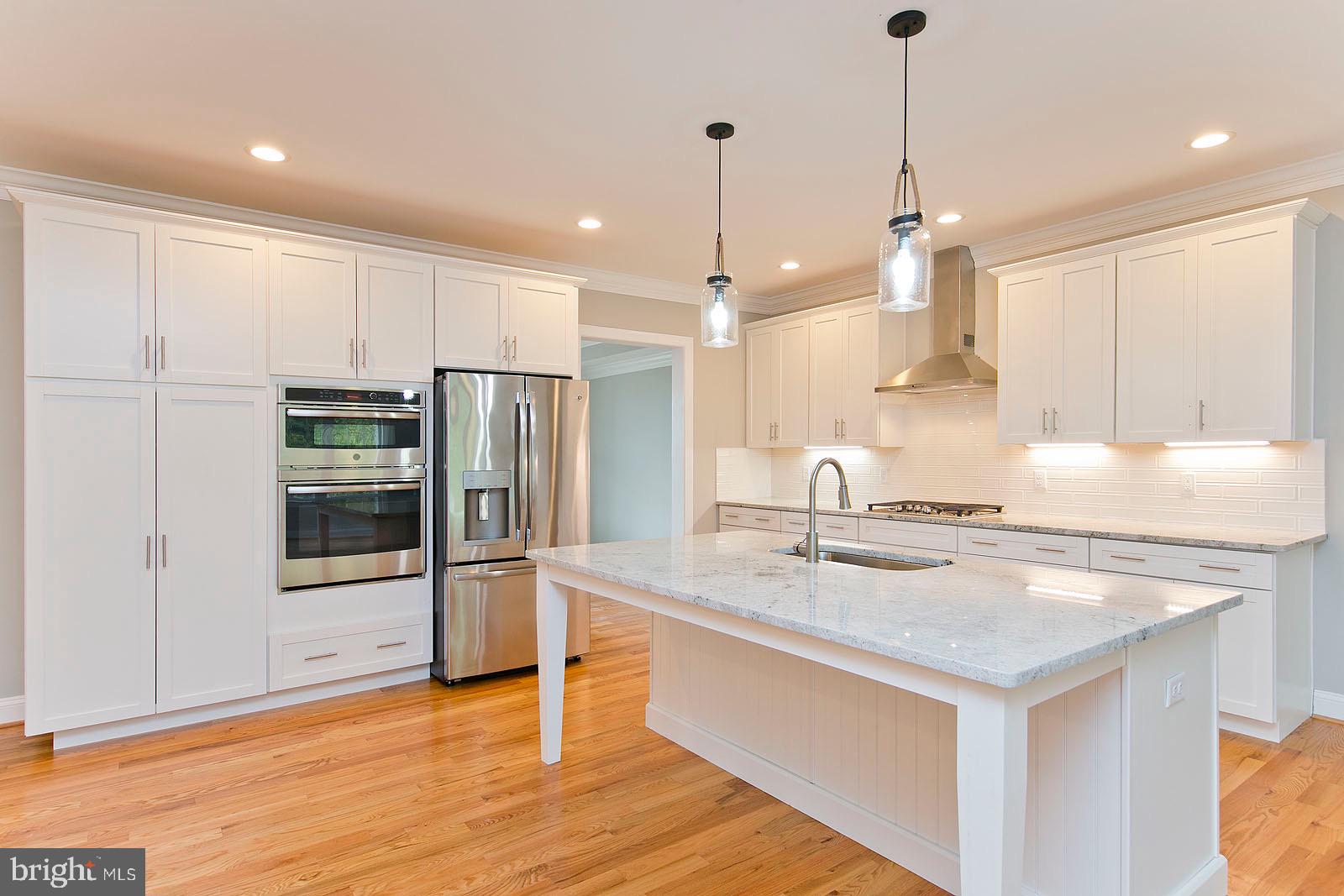 RAVEN POINTE - Residential