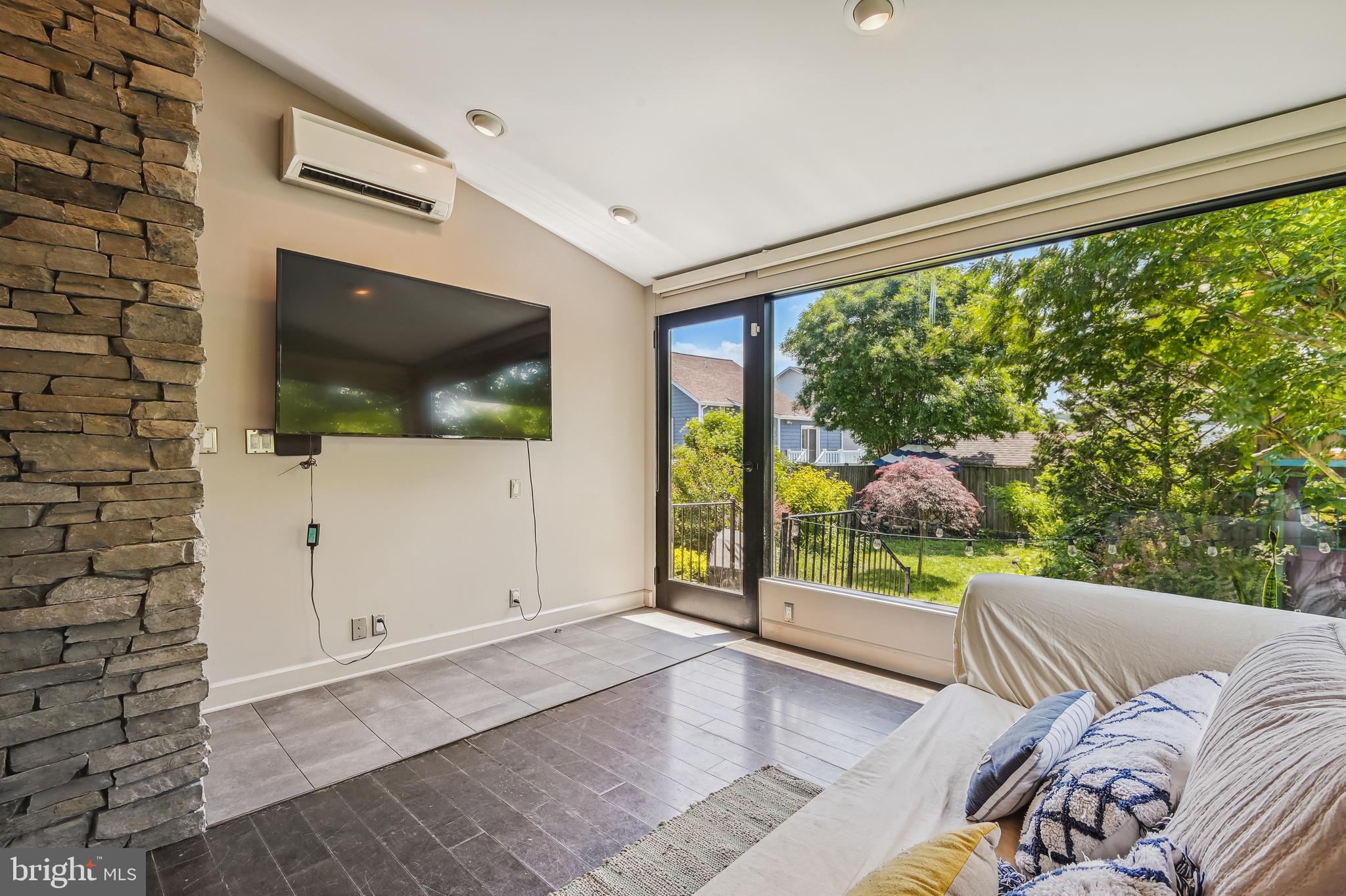 ARBUTUS TERRACE - Residential