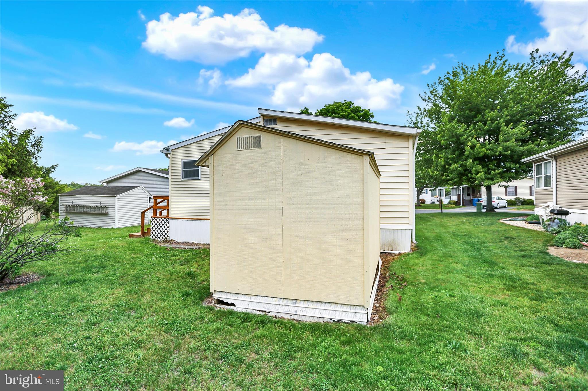 COUNTRY MANOR FARMS - Residential
