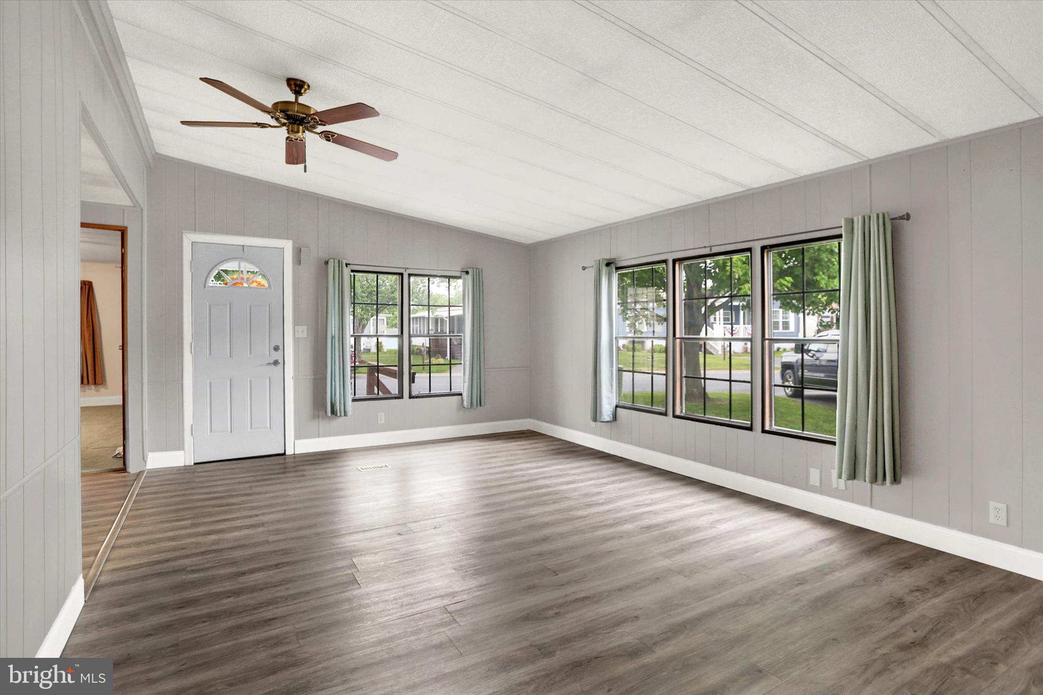 COUNTRY MANOR FARMS - Residential