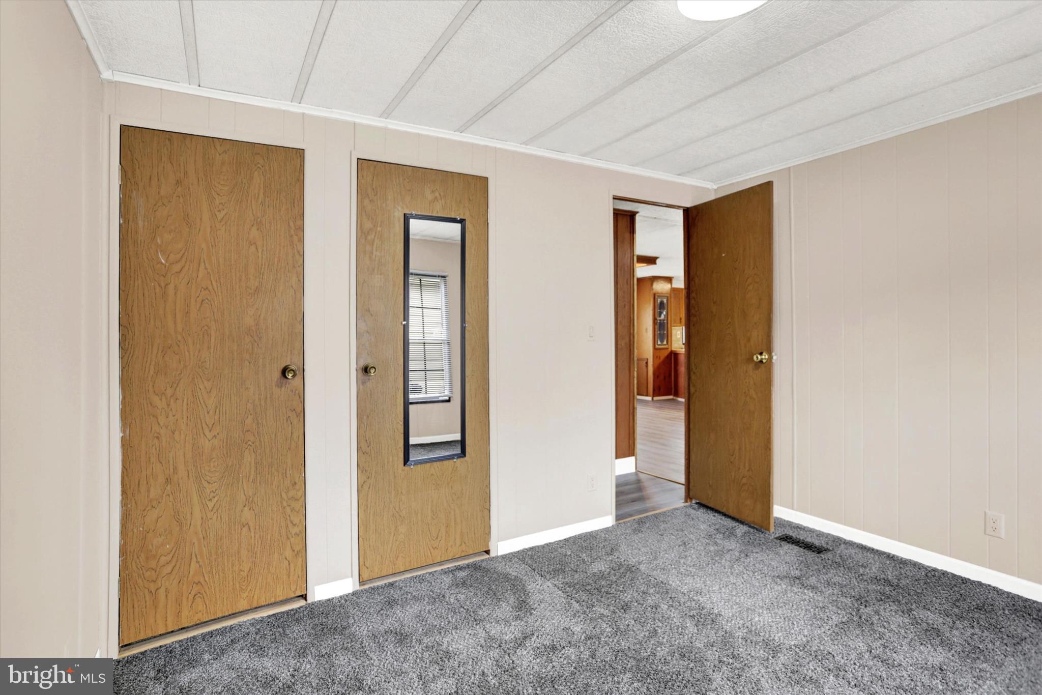 COUNTRY MANOR FARMS - Residential