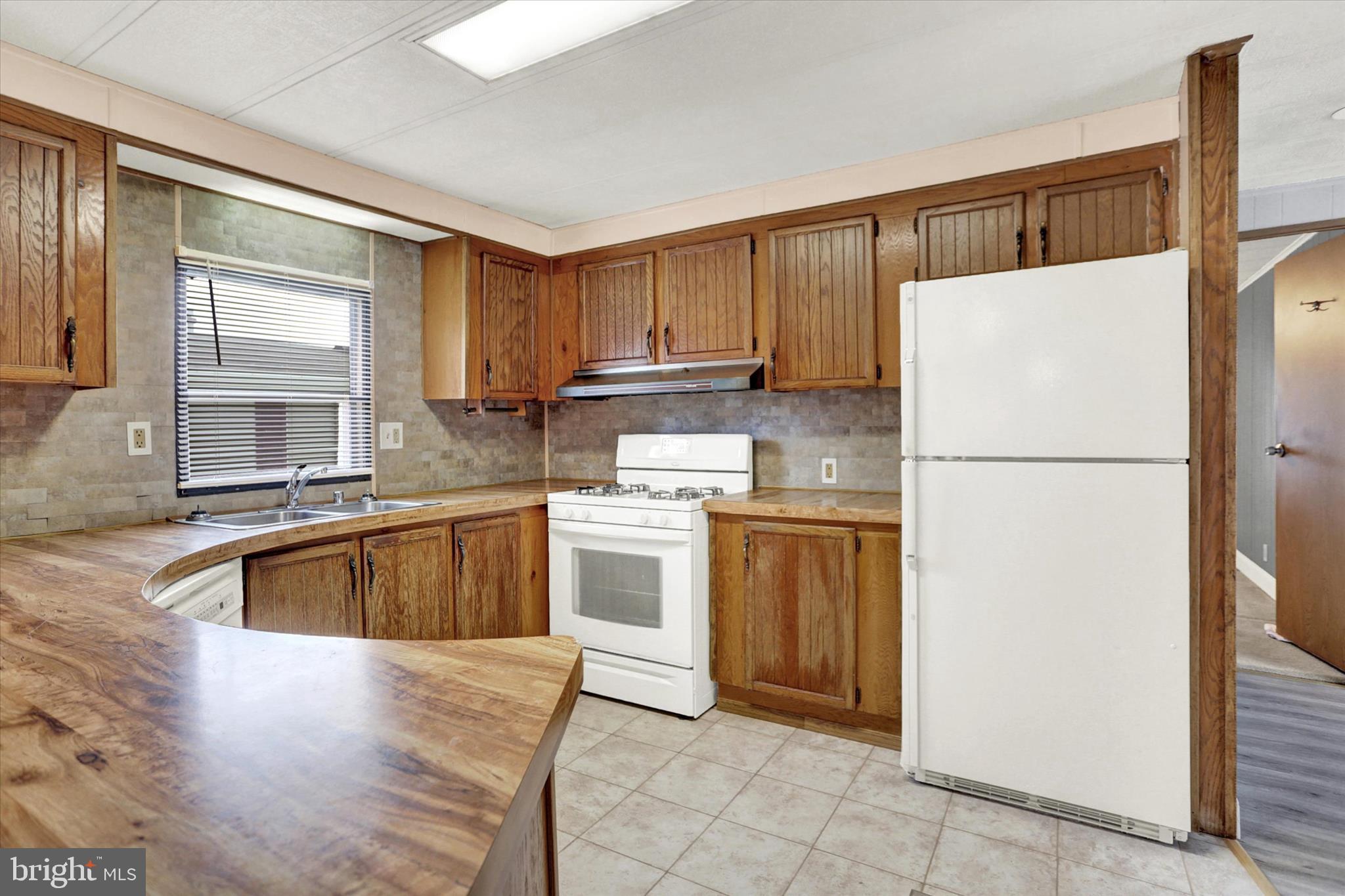 COUNTRY MANOR FARMS - Residential