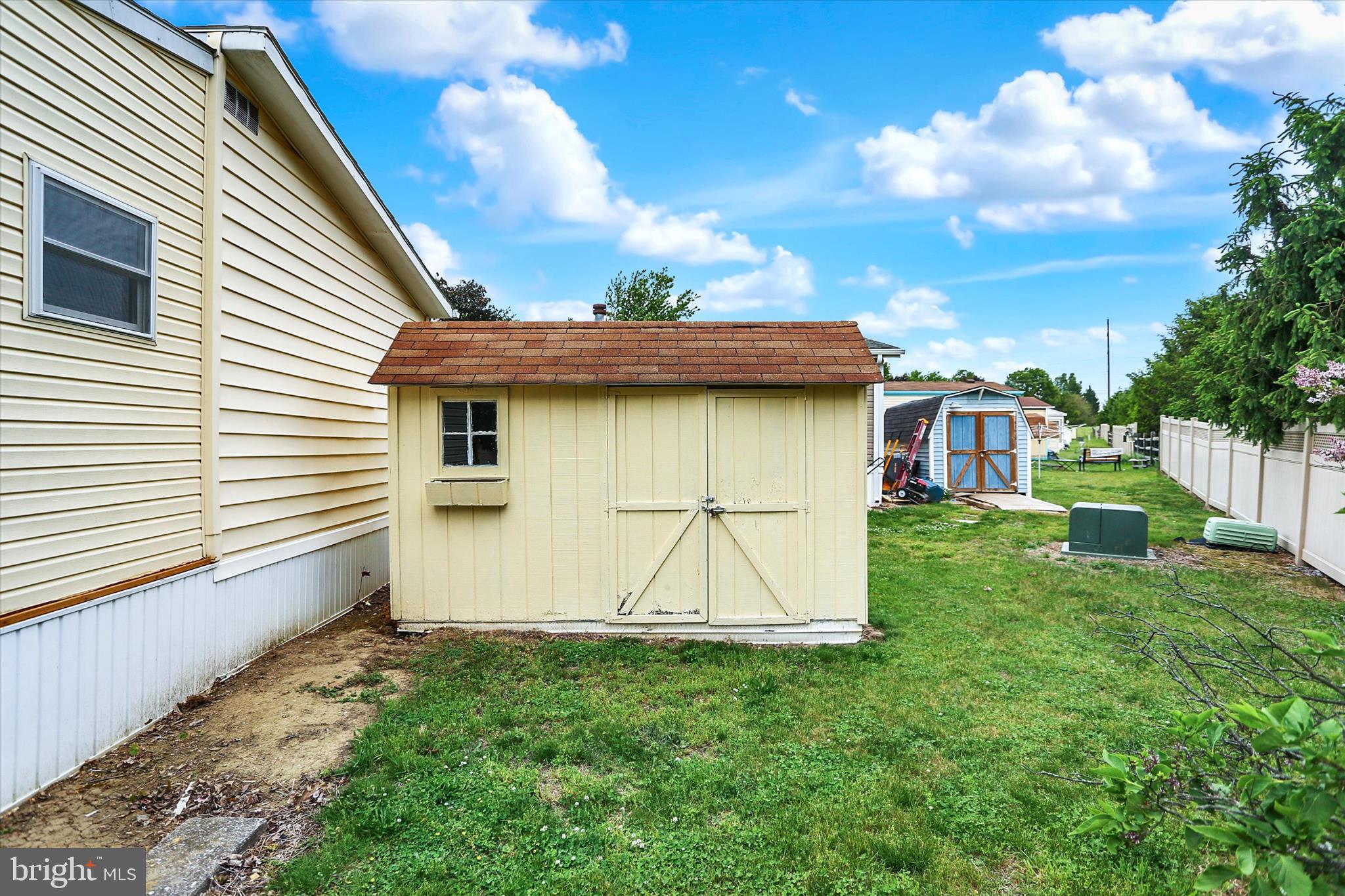 COUNTRY MANOR FARMS - Residential